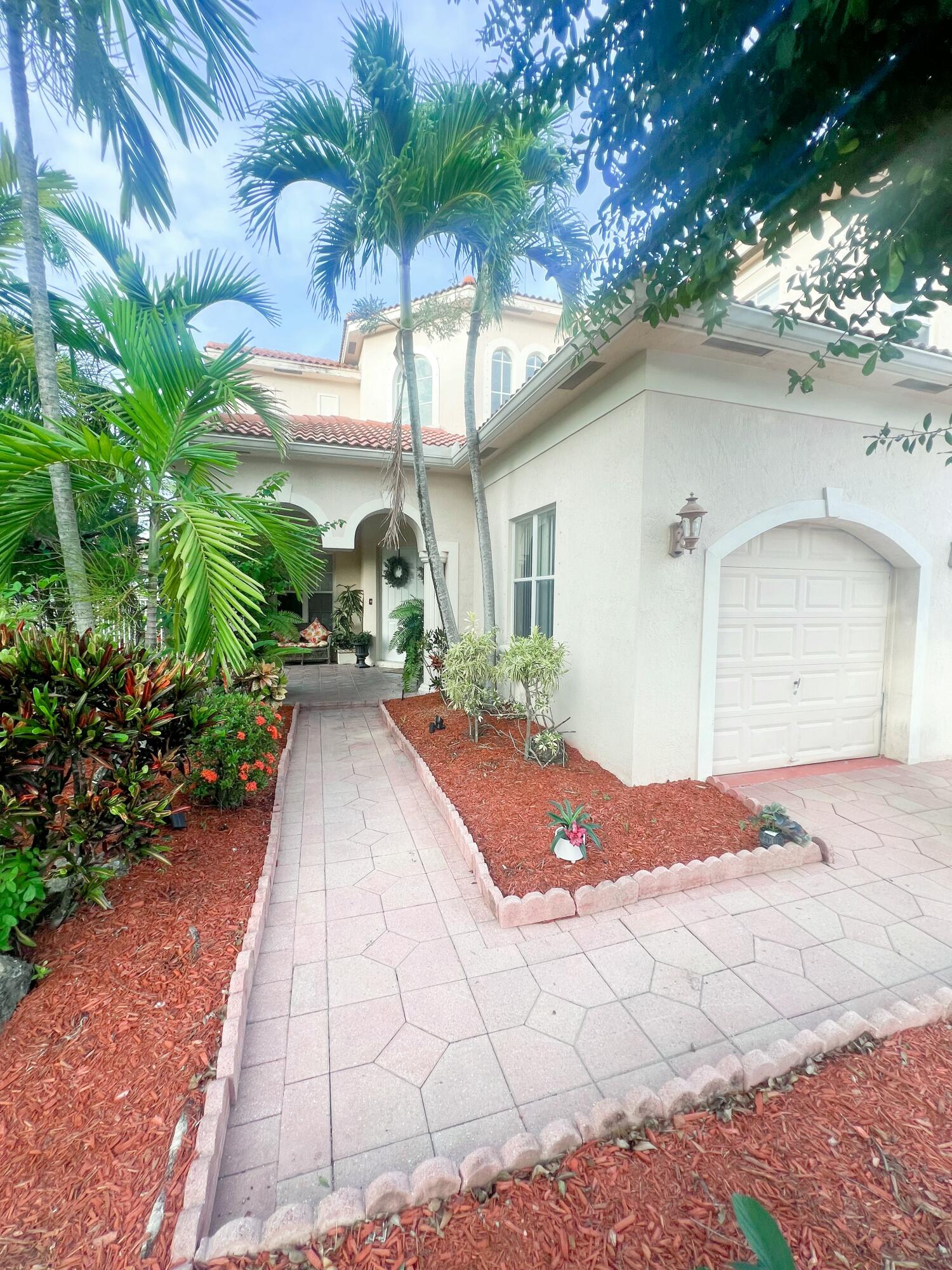 1324 Beacon Circle, Wellington, Palm Beach County, Florida - 6 Bedrooms  
4 Bathrooms - 