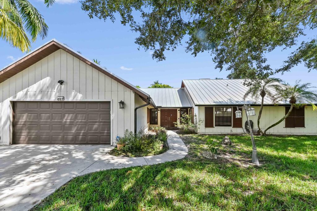 Photo of 9227 SE Gettysburg Court, Hobe Sound, FL 33455 (MLS # RX-11127377)