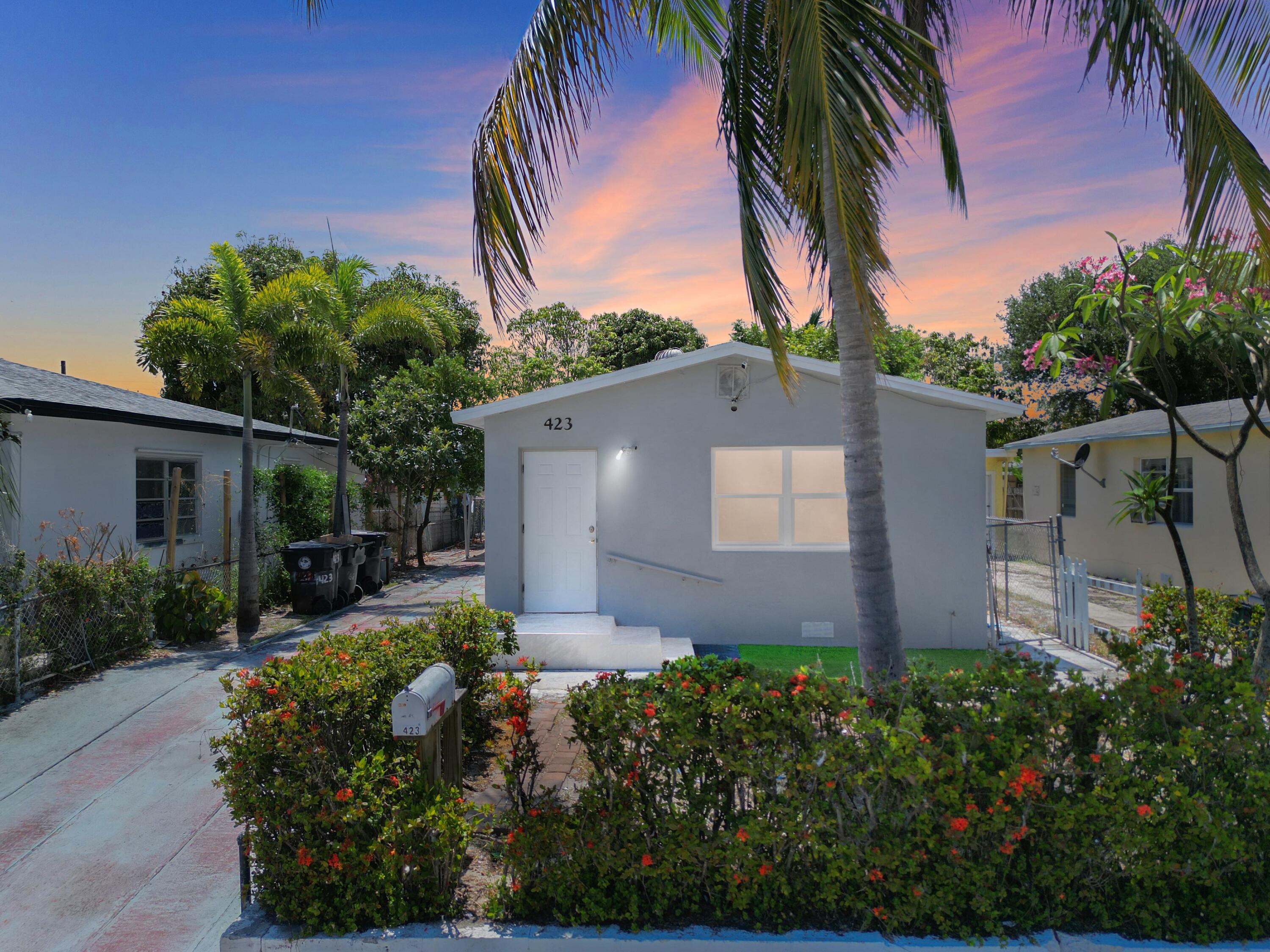 423 N F Street, Lake Worth Beach, Palm Beach County, Florida - 2 Bedrooms  
1 Bathrooms - 