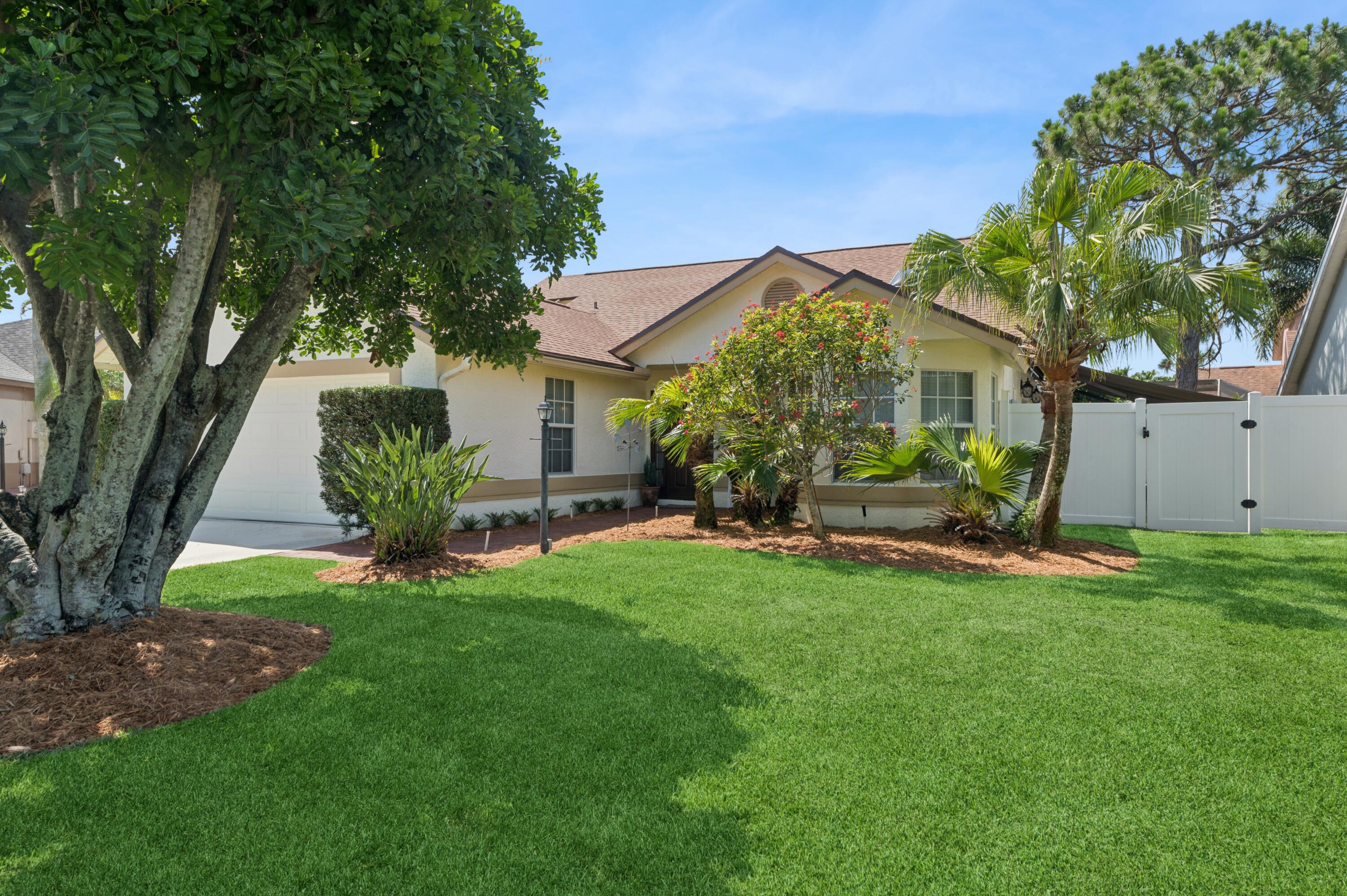 Property for Sale at 12861 Meadowbend Drive, Wellington, Palm Beach County, Florida - Bedrooms: 3 
Bathrooms: 2  - $575,000