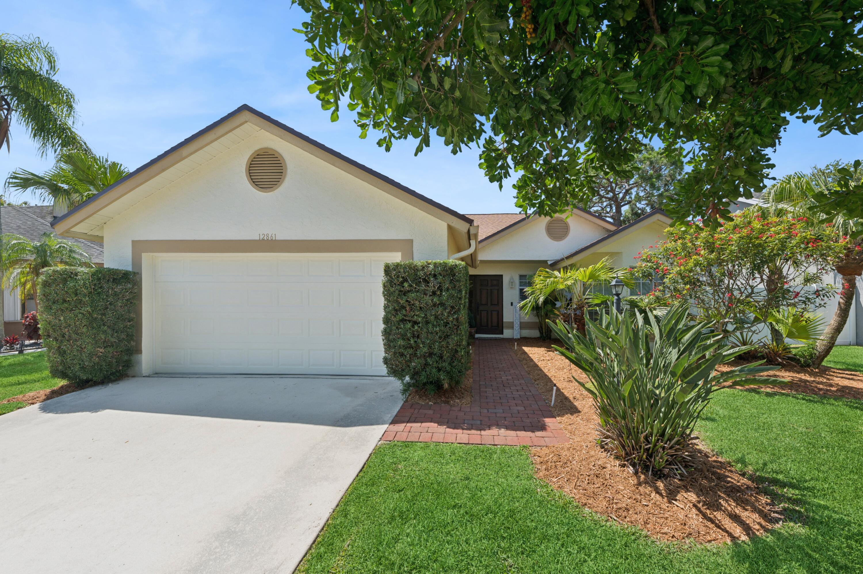 Property for Sale at 12861 Meadowbend Drive, Wellington, Palm Beach County, Florida - Bedrooms: 3 
Bathrooms: 2  - $575,000