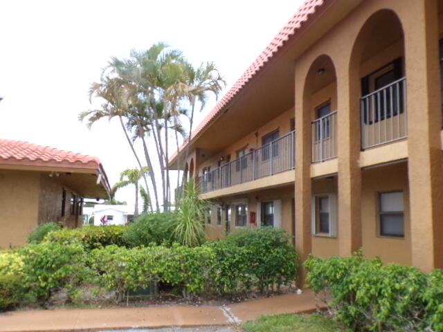 2041 W Woolbright Road H202, Boynton Beach, Palm Beach County, Florida - 2 Bedrooms  
2 Bathrooms - 