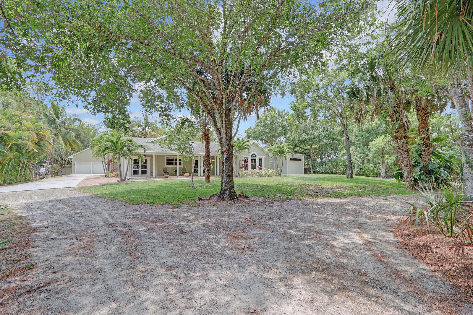 12192 189 Court, Jupiter, Palm Beach County, Florida - 4 Bedrooms  
3.5 Bathrooms - 