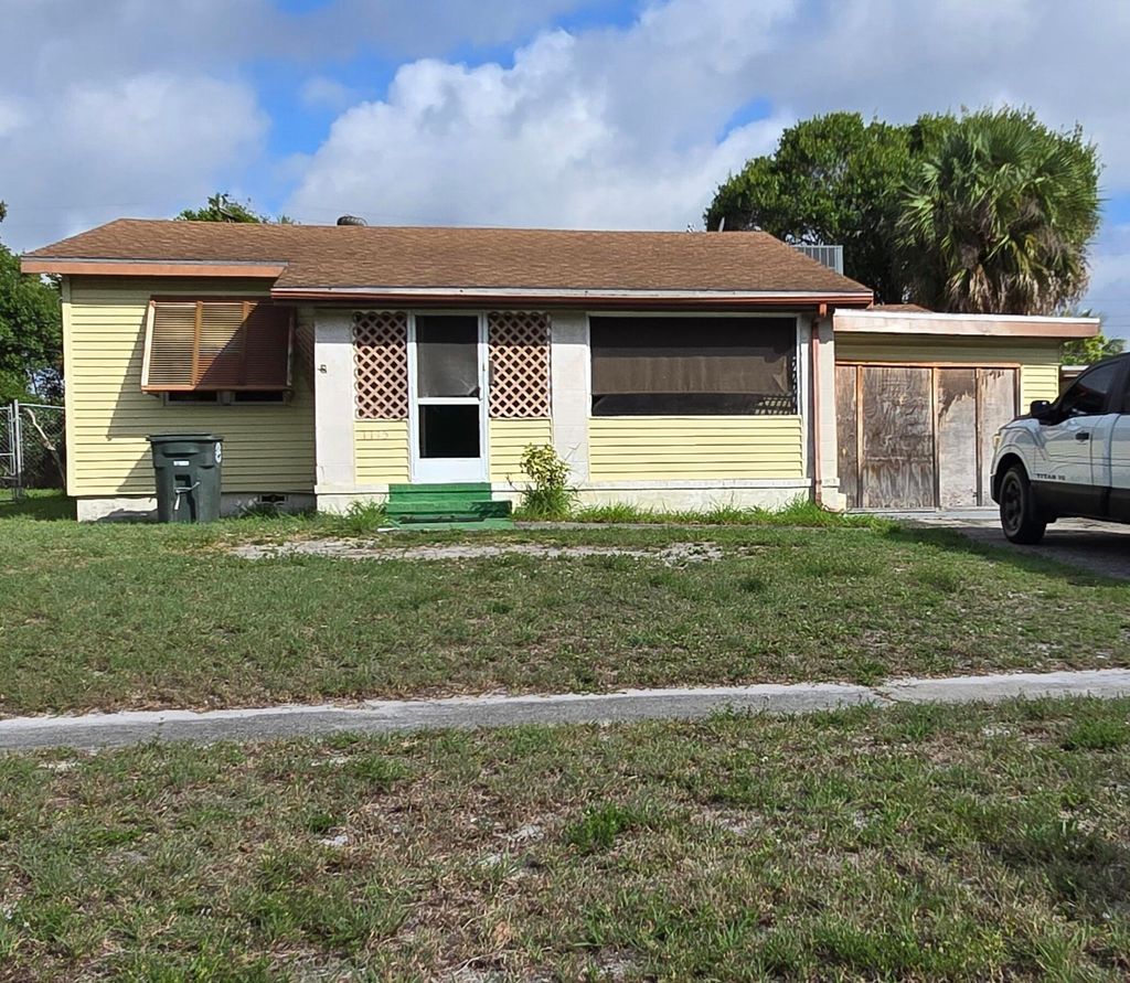 Photo of 1115 Colonial Road, Fort Pierce, FL 34950 (MLS # RX-11092790)