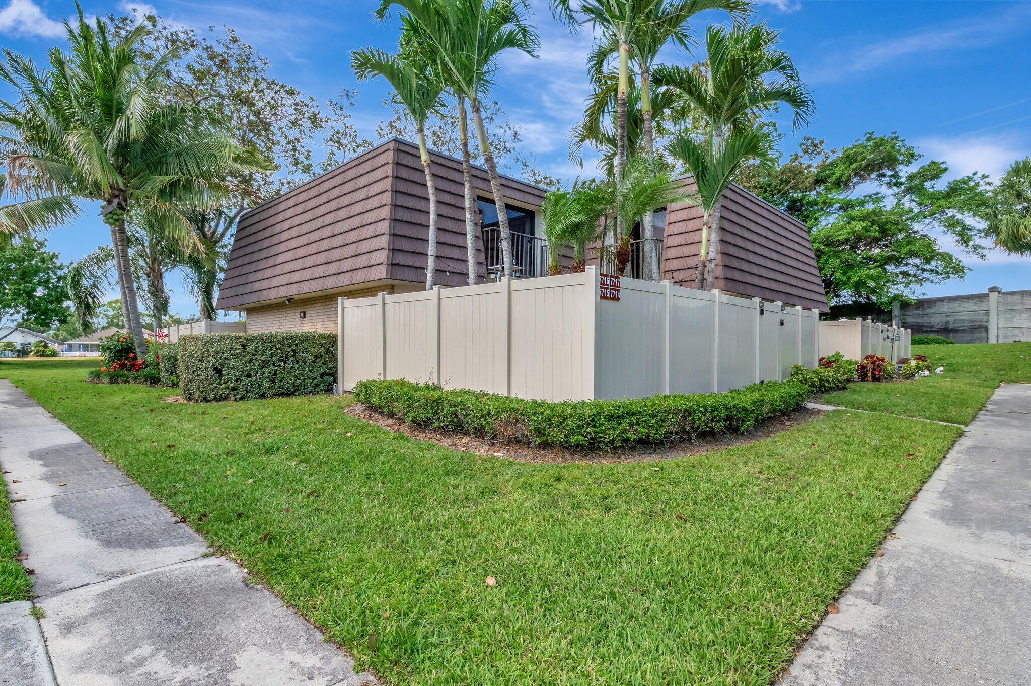Property for Sale at 7715 77th Way, West Palm Beach, Palm Beach County, Florida - Bedrooms: 2 
Bathrooms: 2.5  - $325,000