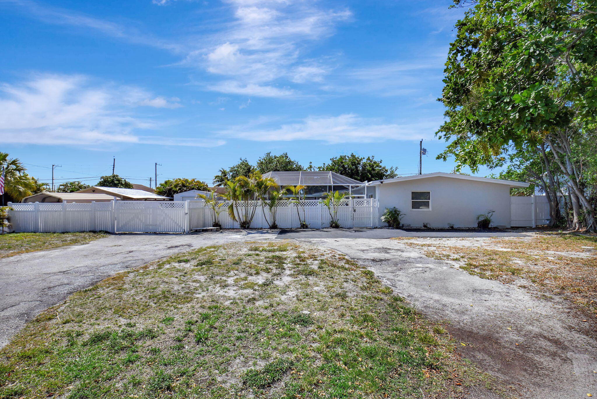 2550 Floral Road, Lake Worth, Palm Beach County, Florida - 2 Bedrooms  
2 Bathrooms - 