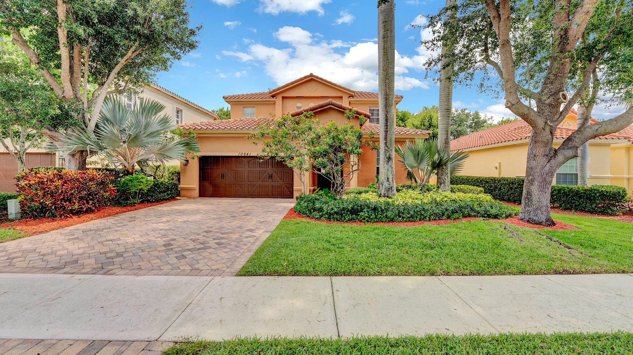 10641 Willow Oak Court, Wellington, Palm Beach County, Florida - 5 Bedrooms  
3.5 Bathrooms - 