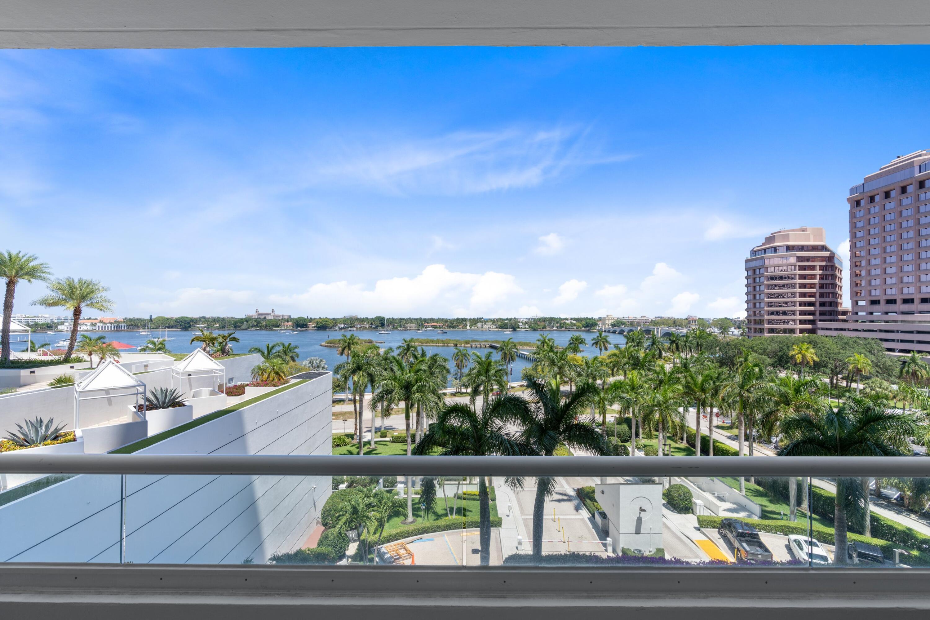 529 S Flagler Drive 6E, West Palm Beach, Palm Beach County, Florida - 2 Bedrooms  
2.5 Bathrooms - 
