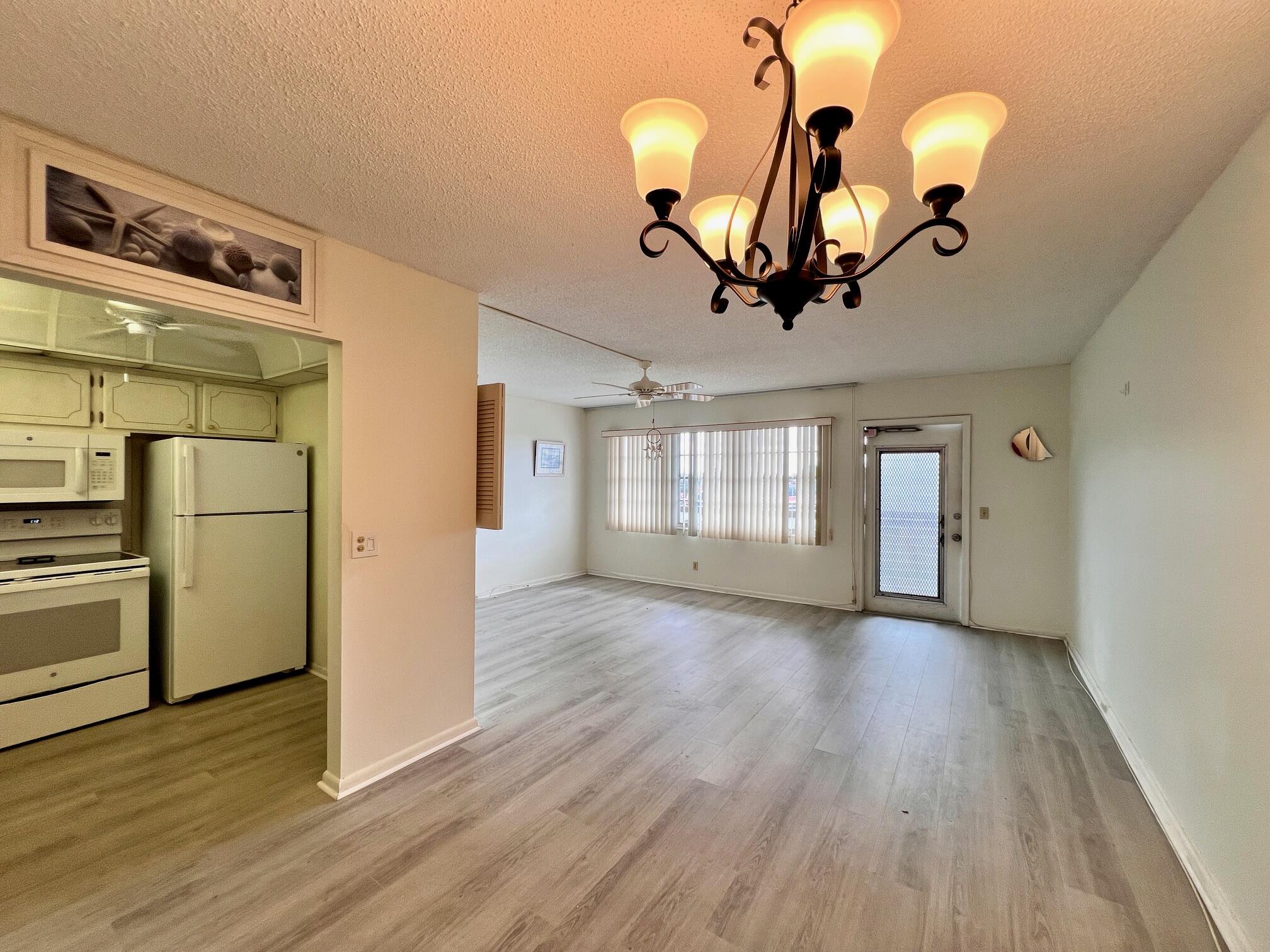 434 Southampton B, West Palm Beach, Palm Beach County, Florida - 1 Bedrooms  
1.5 Bathrooms - 