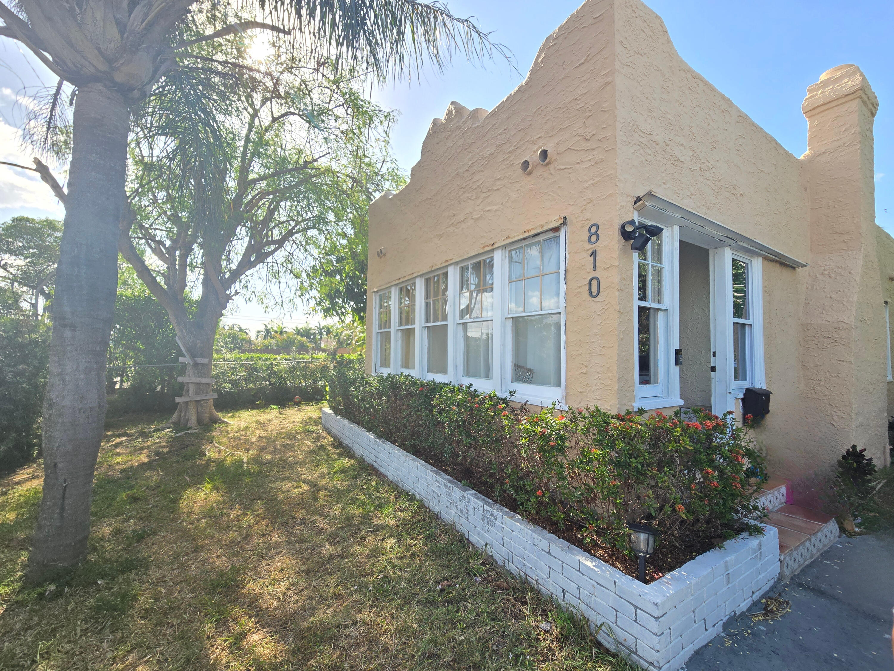 Property for Sale at 810 Mcintosh Street, West Palm Beach, Palm Beach County, Florida - Bedrooms: 3 
Bathrooms: 2  - $500,000