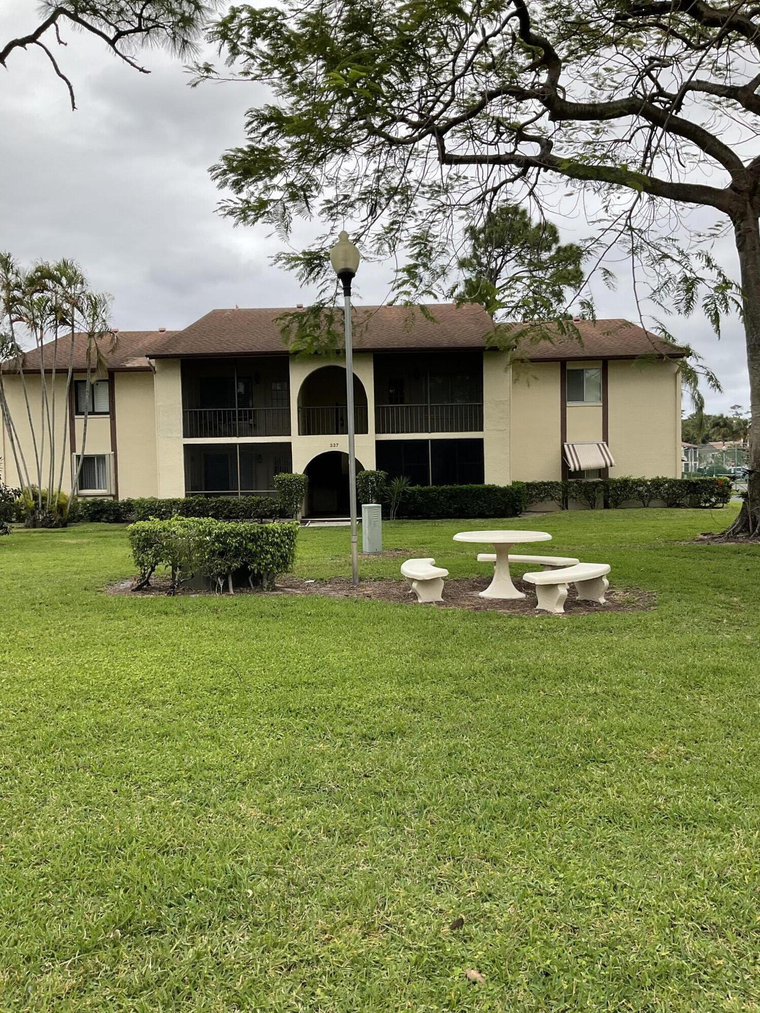 337 Knotty Pine Circle B-1, Greenacres, Palm Beach County, Florida - 2 Bedrooms  
1 Bathrooms - 