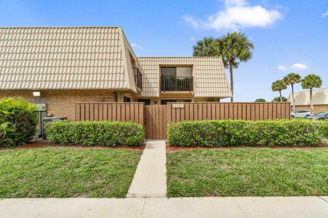 5205 52nd Way, West Palm Beach, Palm Beach County, Florida - 2 Bedrooms  
2.5 Bathrooms - 