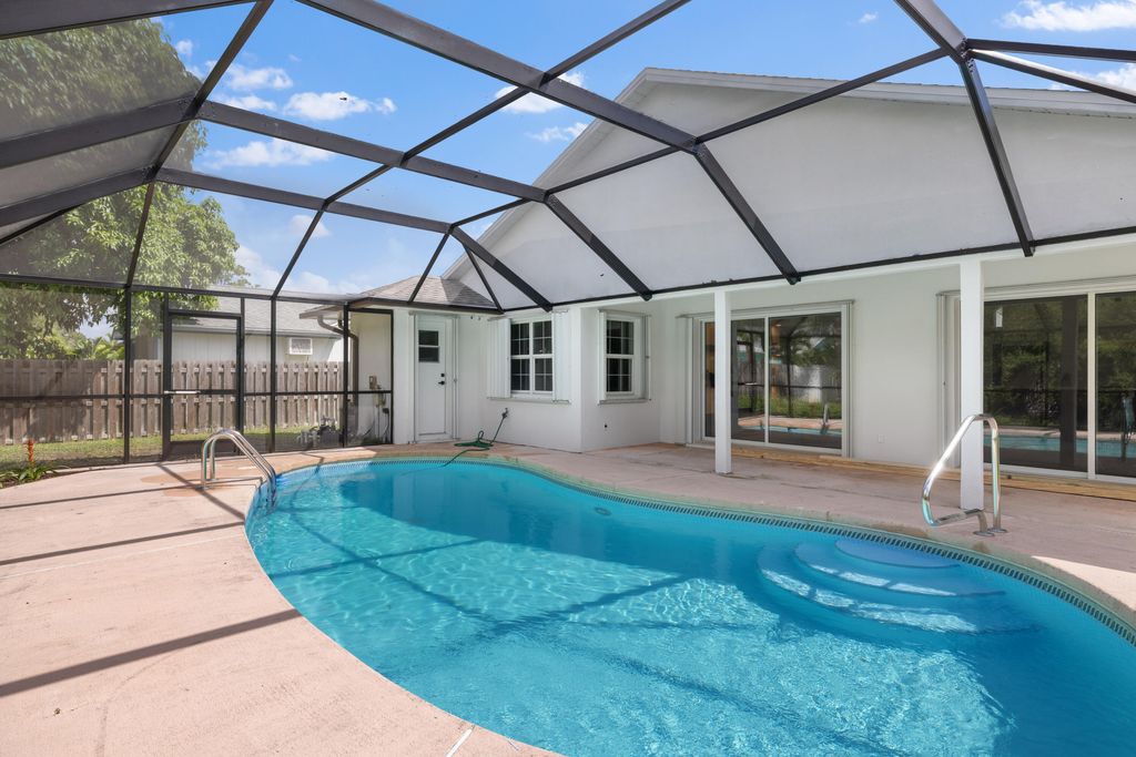 Photo of 1345 38th Avenue, Vero Beach, FL 32960 (MLS # RX-11128199)