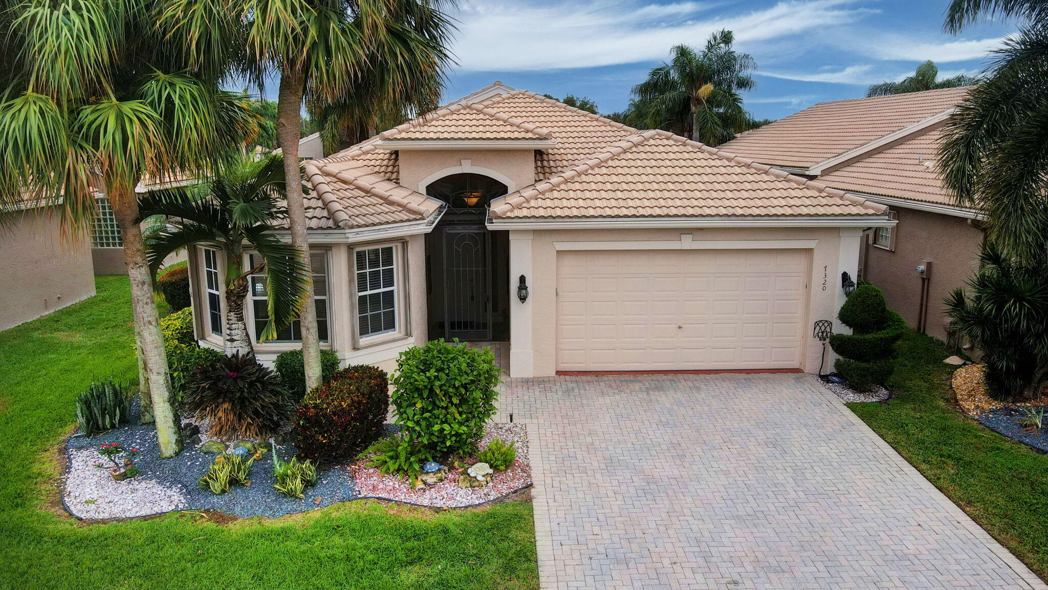 7320 Cortes Lake Drive, Delray Beach, Palm Beach County, Florida - 3 Bedrooms  
2.5 Bathrooms - 