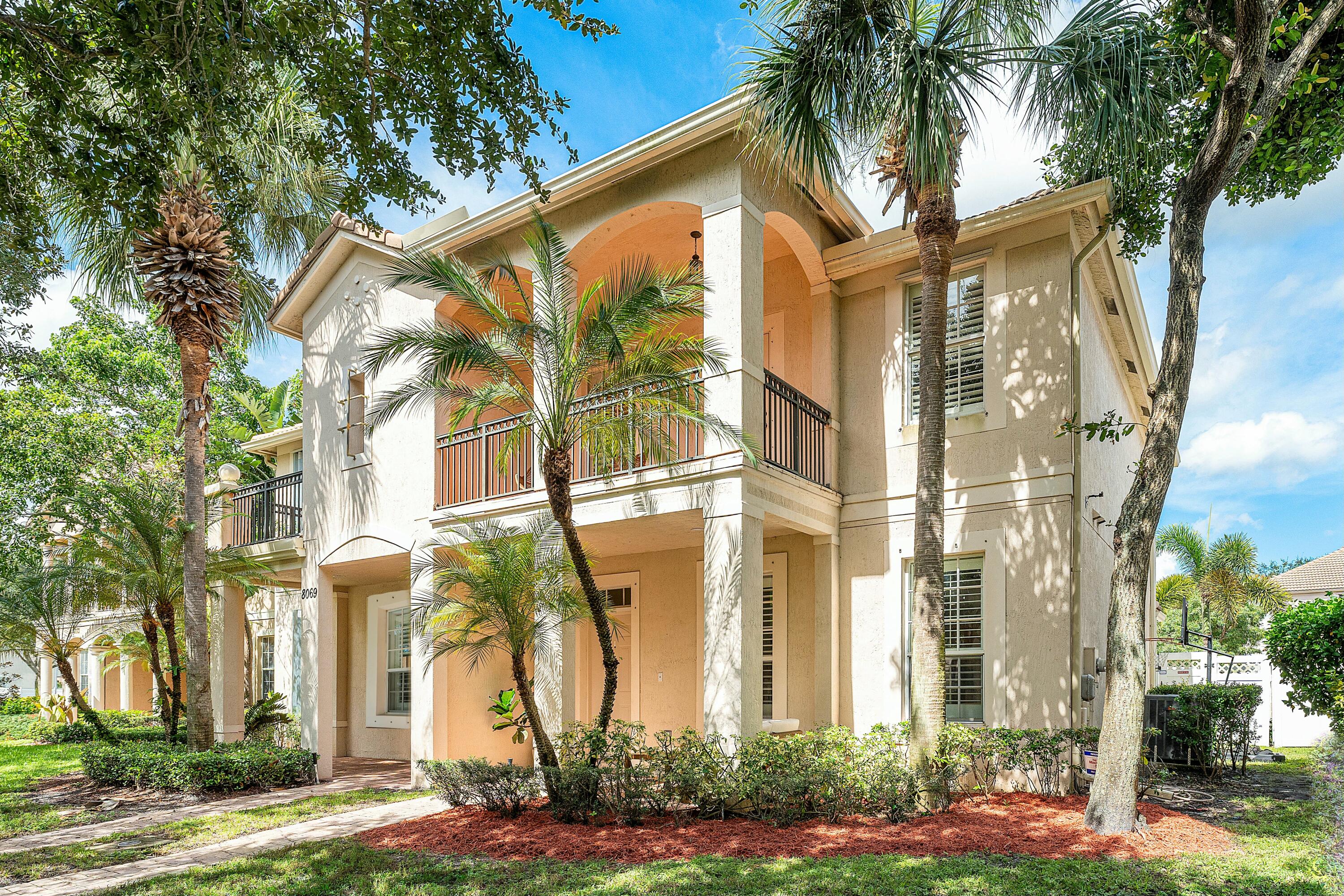 8067 Murano Circle, Palm Beach Gardens, Palm Beach County, Florida - 3 Bedrooms  
2.5 Bathrooms - 