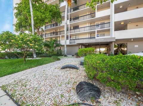 Photo of 4800 Bayview Drive #606, Fort Lauderdale, FL 33308 (MLS # RX-11097032)