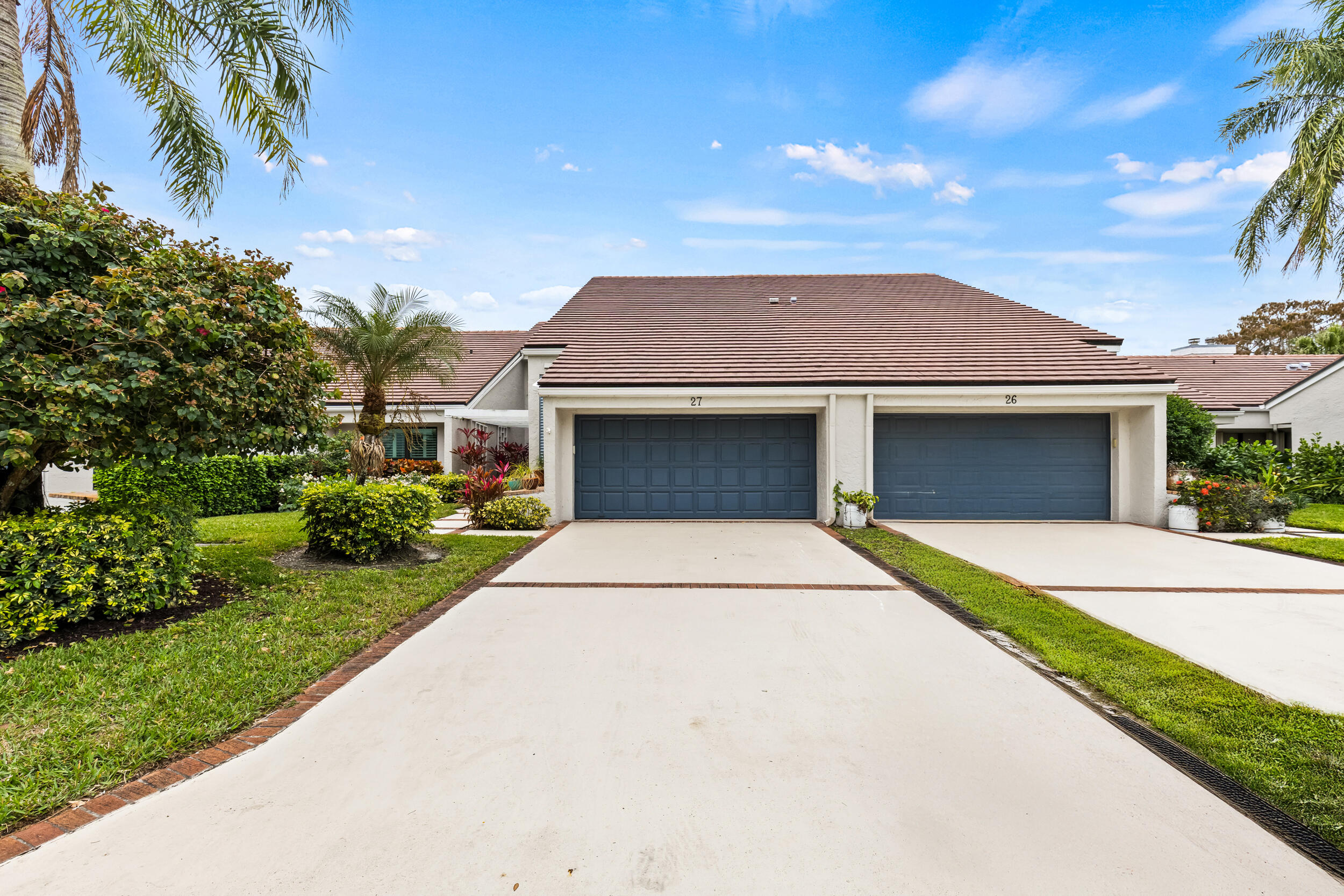 27 Edinburgh Drive, Palm Beach Gardens, Palm Beach County, Florida - 3 Bedrooms  
2.5 Bathrooms - 