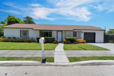 Photo of 2301 Ridgeway Avenue, West Palm Beach, FL 33401 (MLS # RX-11128306)