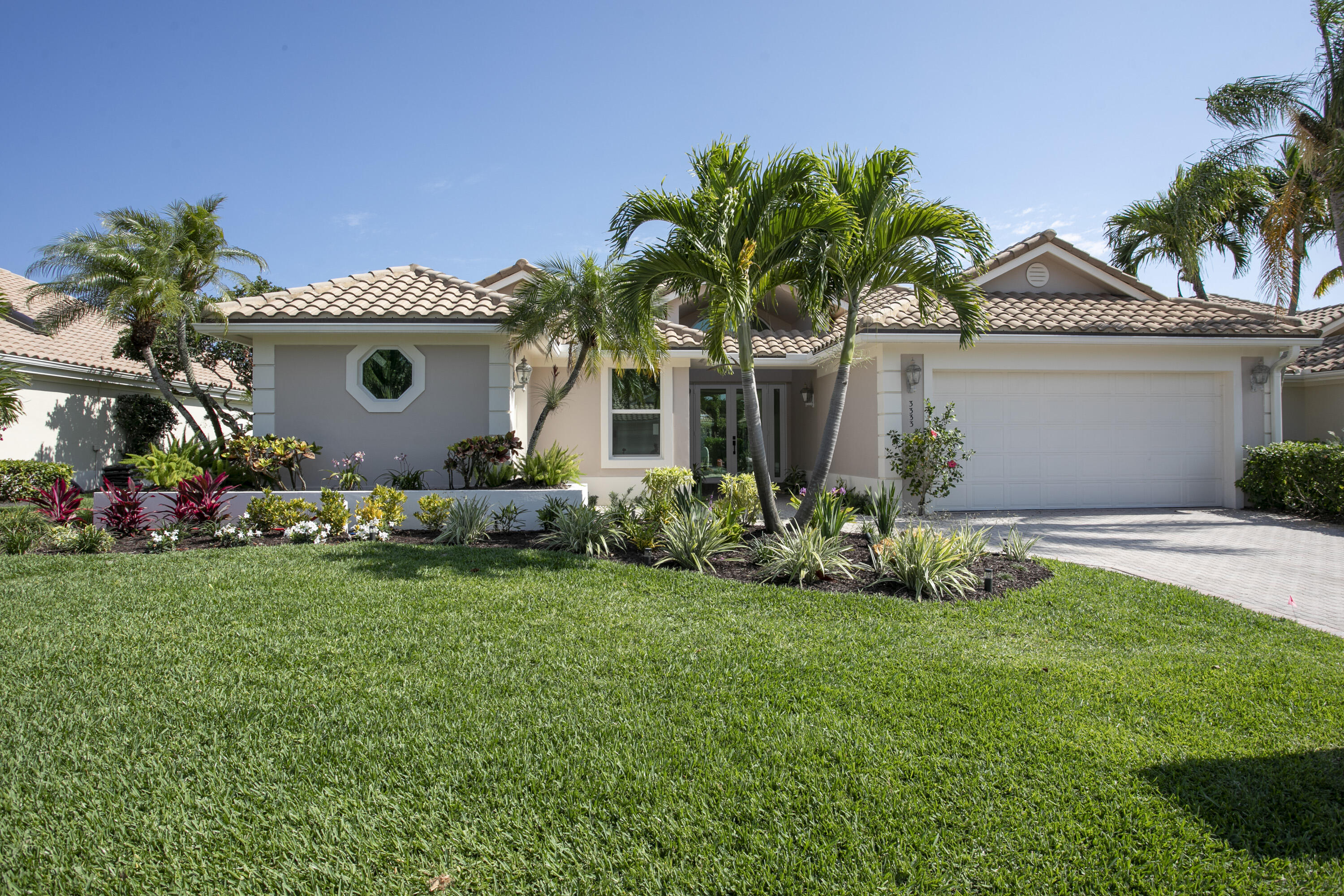 Property for Sale at 3333 Southern Cay Drive, Jupiter, Palm Beach County, Florida - Bedrooms: 3 
Bathrooms: 3.5  - $2,699,000