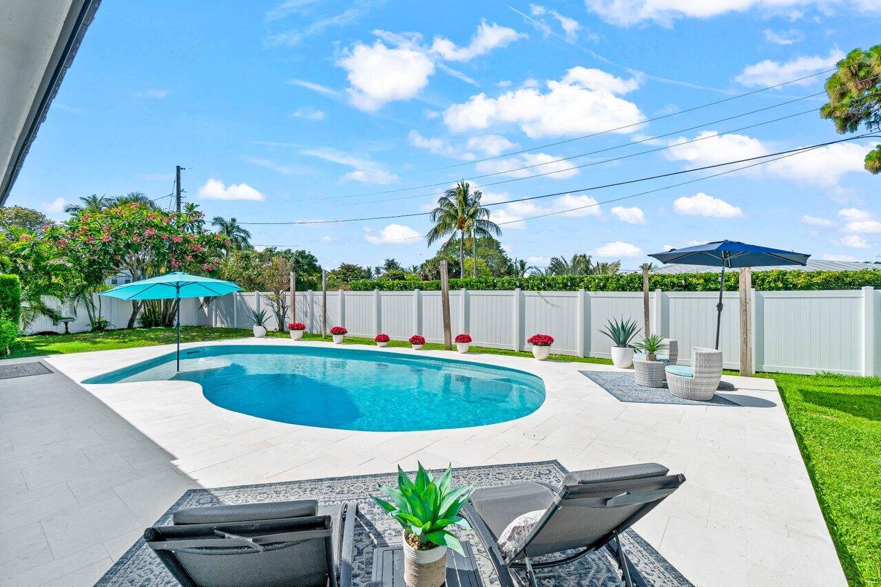 812 Chapel Hill Boulevard, Boynton Beach, Palm Beach County, Florida - 3 Bedrooms  
3.5 Bathrooms - 