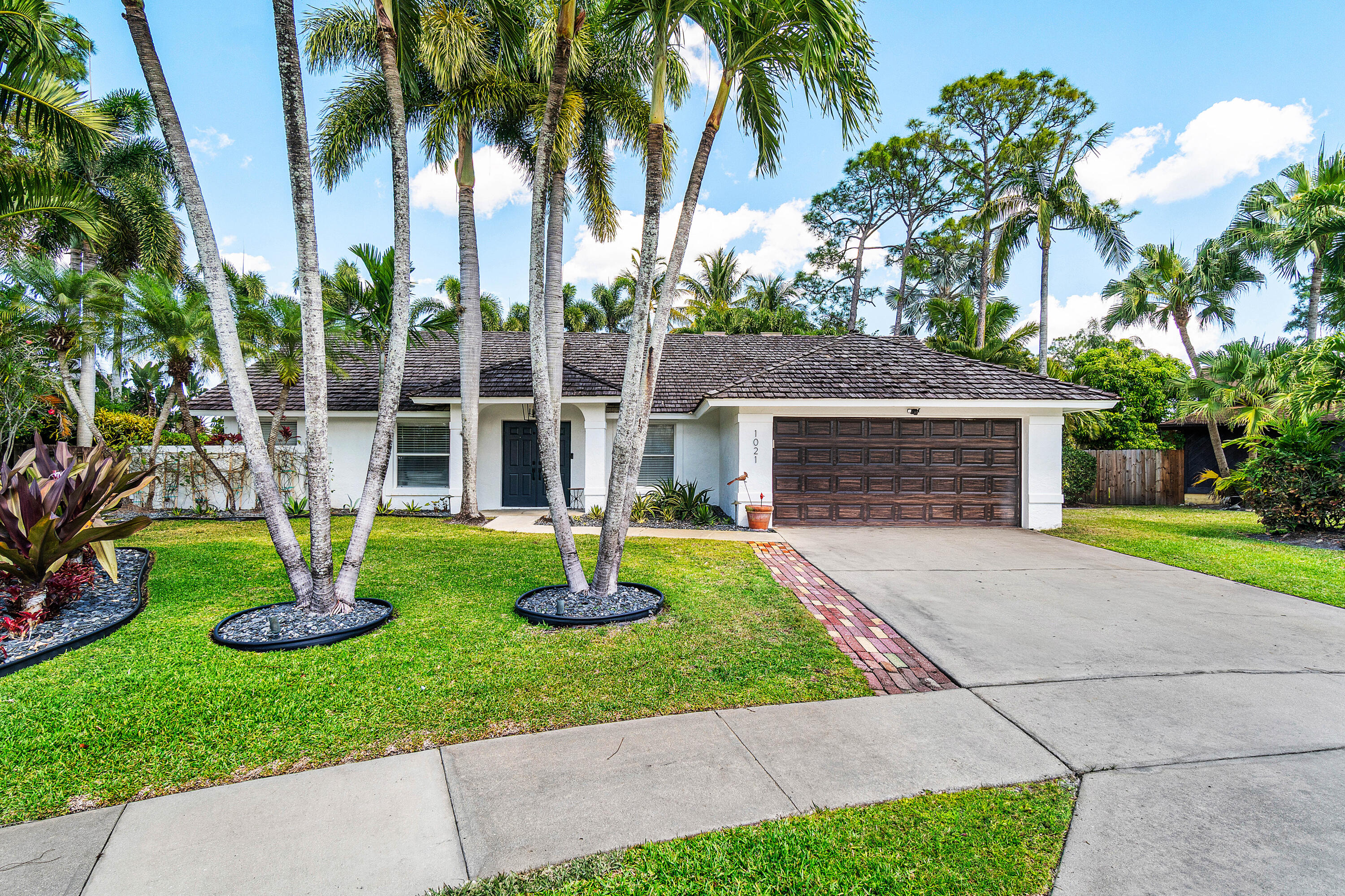 Property for Sale at 1021 Corallita Court, Wellington, Palm Beach County, Florida - Bedrooms: 4 
Bathrooms: 2  - $750,000