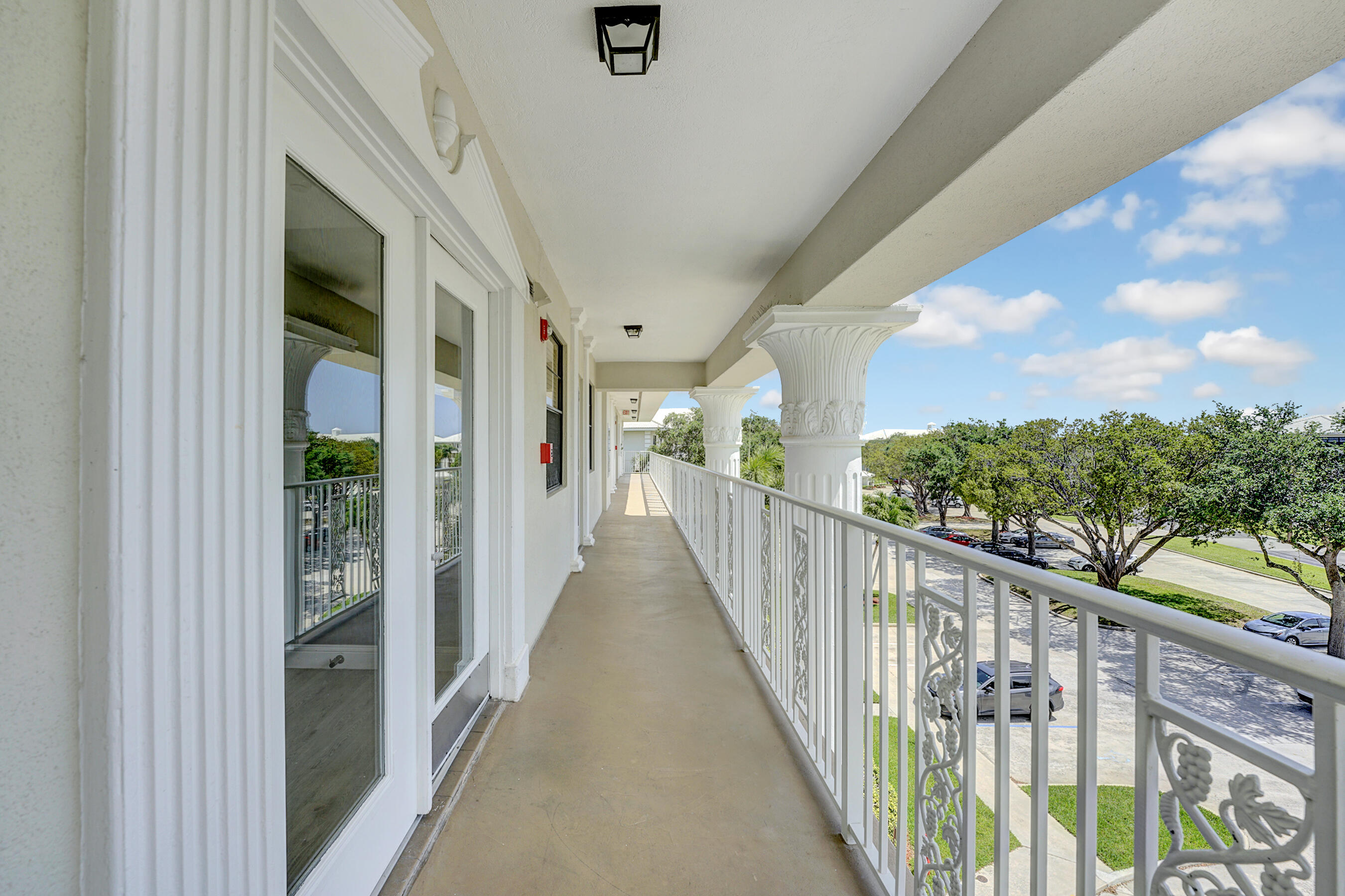 Photo 1 of 60 Sw 13th St 1420, Miami, Florida, $3,200, Web #: 11080042