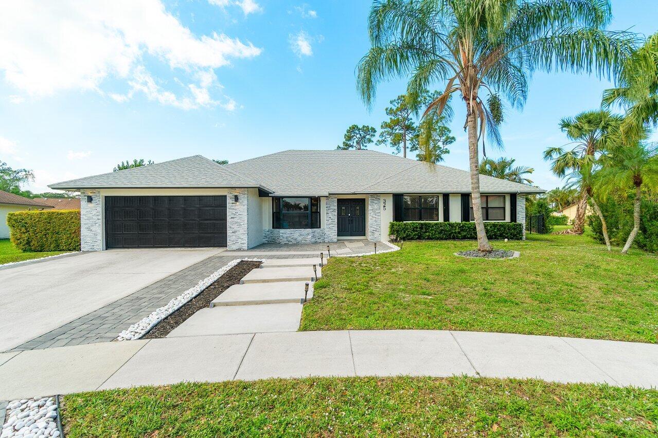 Property for Sale at 325 Knotty Wood Lane Ln, Wellington, Palm Beach County, Florida - Bedrooms: 4 
Bathrooms: 2.5  - $739,000