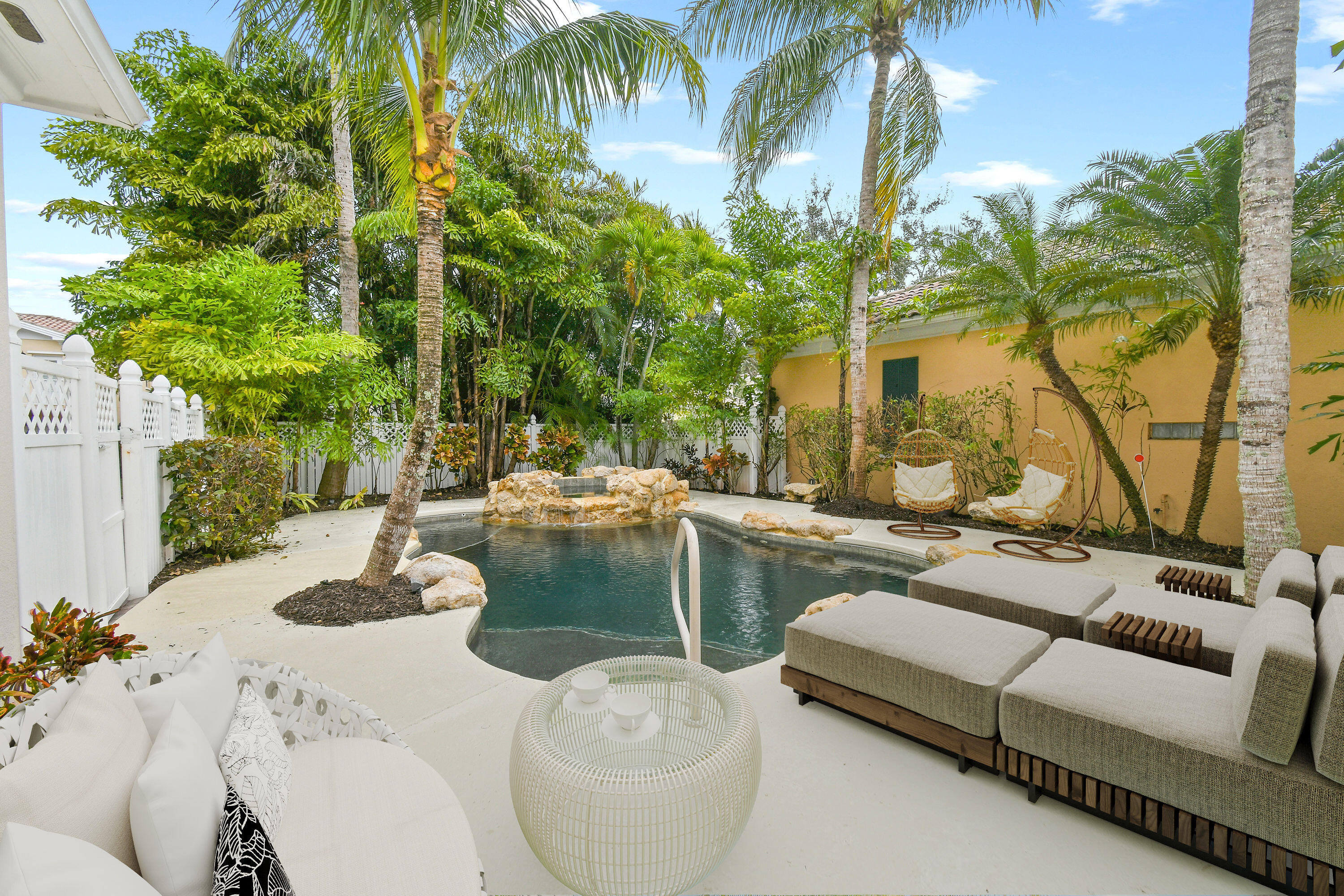Property for Sale at 263 San Remo Drive, Jupiter, Palm Beach County, Florida - Bedrooms: 3 
Bathrooms: 2  - $899,000