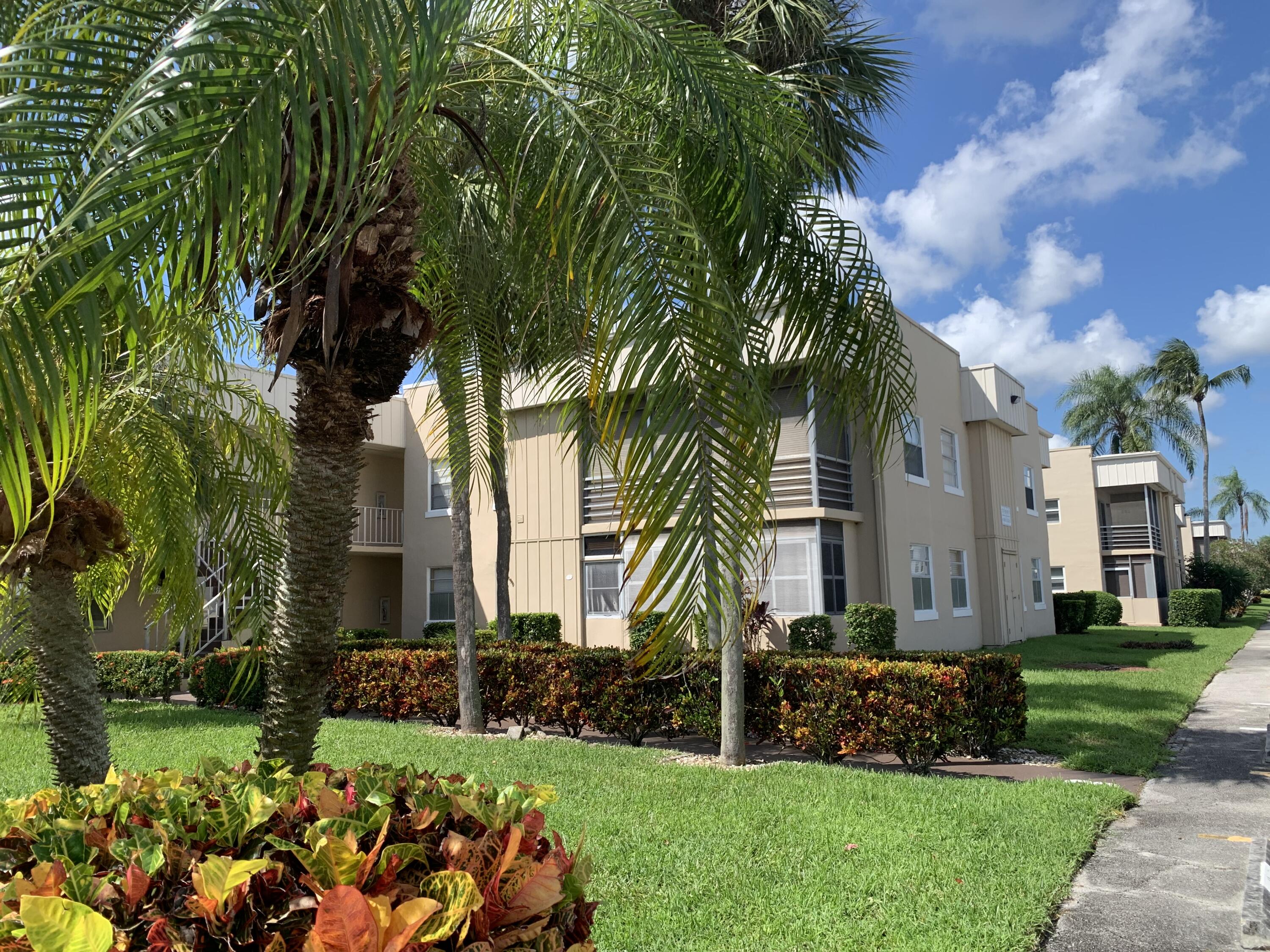 Property for Sale at 95 Burgundy B, Delray Beach, Palm Beach County, Florida - Bedrooms: 1 
Bathrooms: 1.5  - $86,000