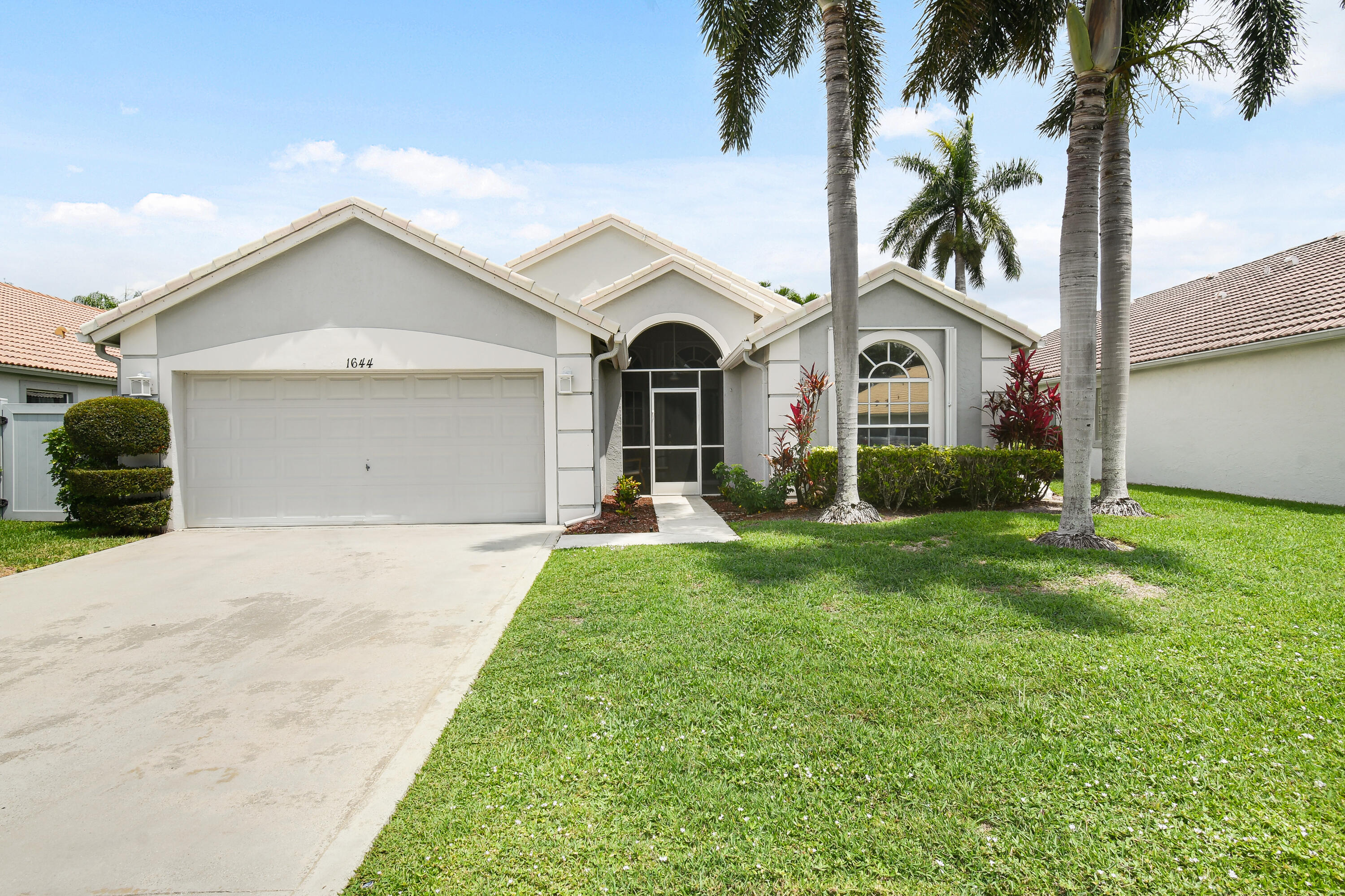 Property for Sale at 1644 Oak Berry Circle, Wellington, Palm Beach County, Florida - Bedrooms: 3 
Bathrooms: 2  - $569,900