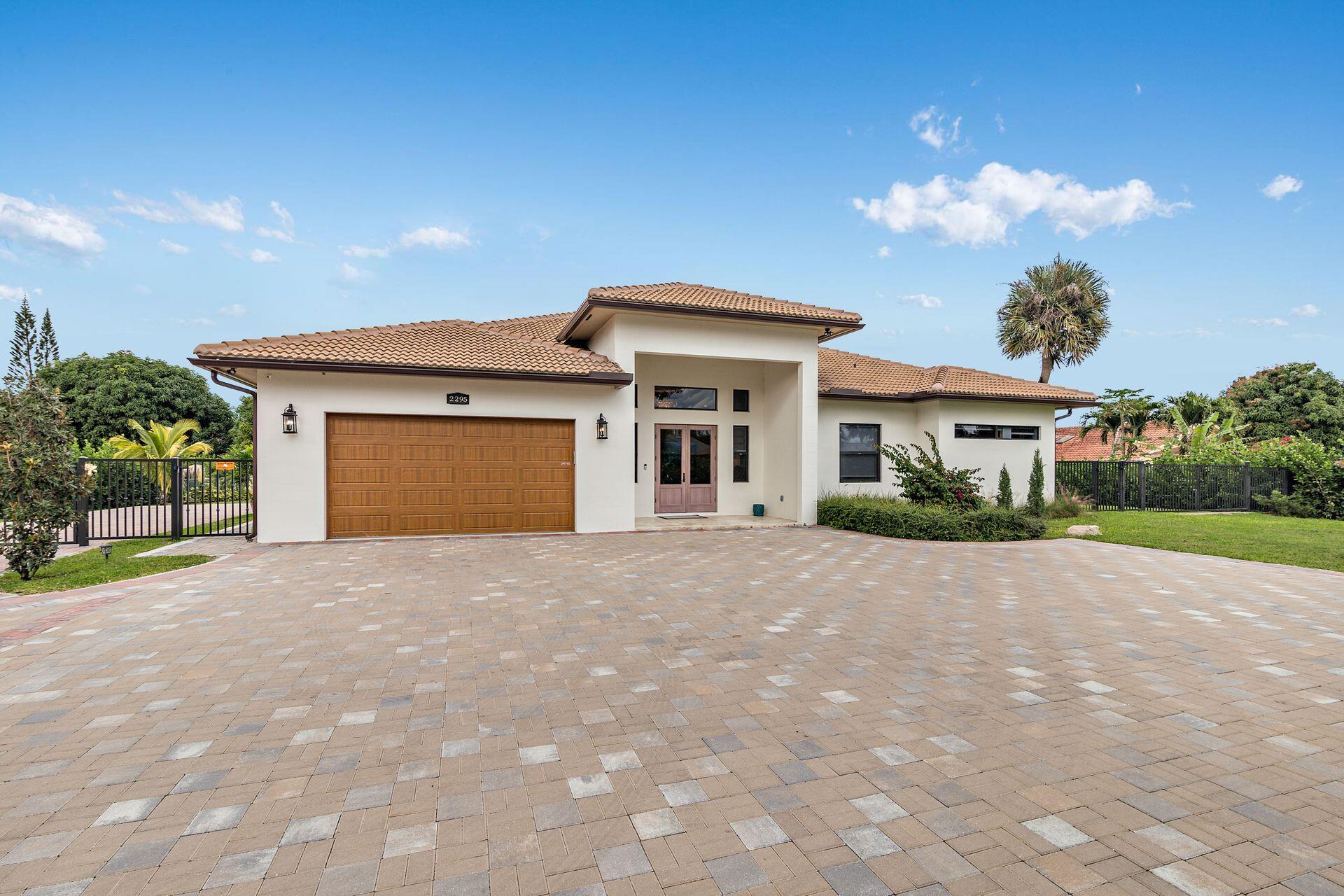 Photo 1 of 2295 Bermuda Drive, West Palm Beach, Florida, $949,000, Web #: 10773622