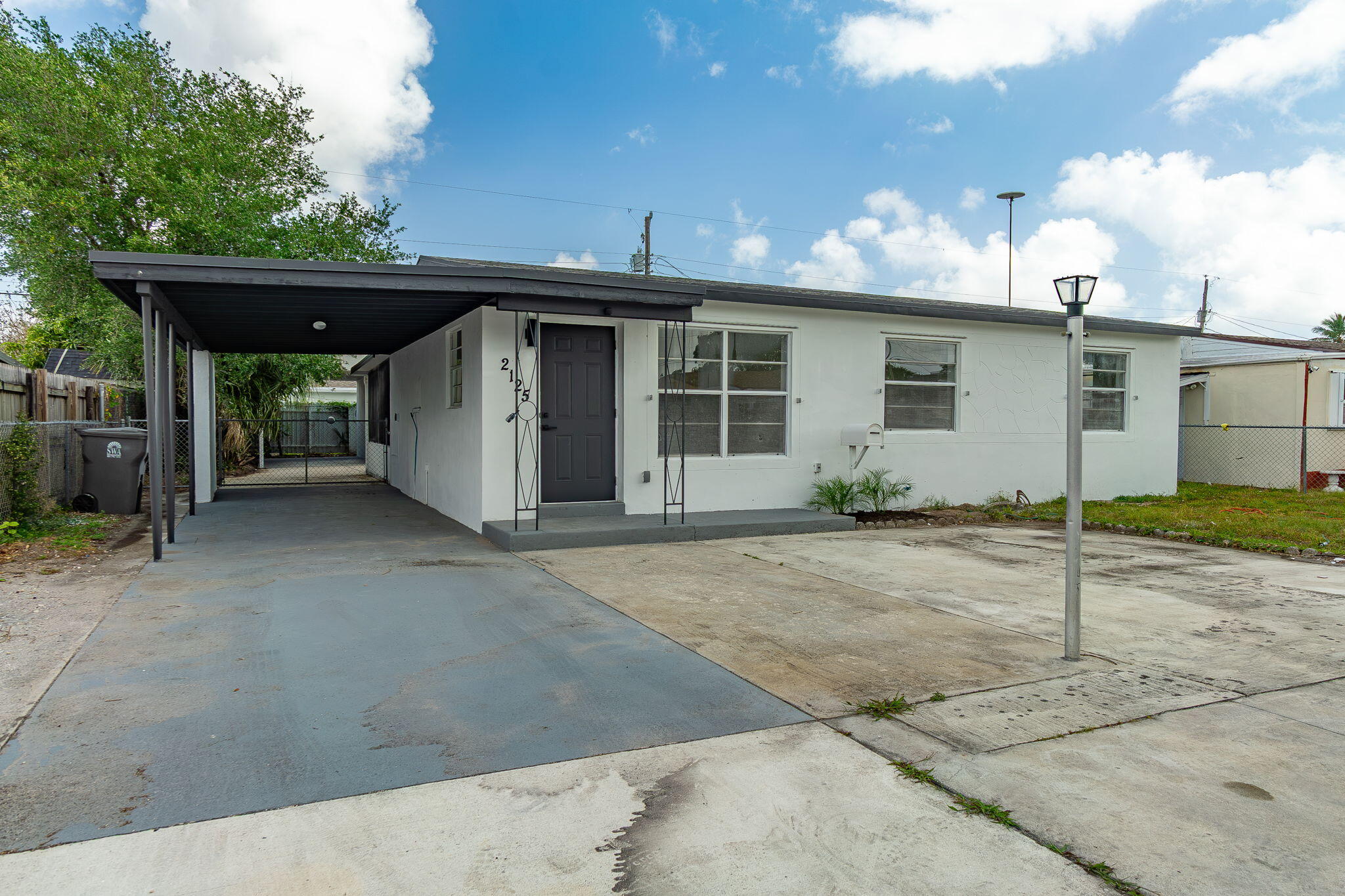 2125 Longwood Road, West Palm Beach, Palm Beach County, Florida - 3 Bedrooms  
1 Bathrooms - 
