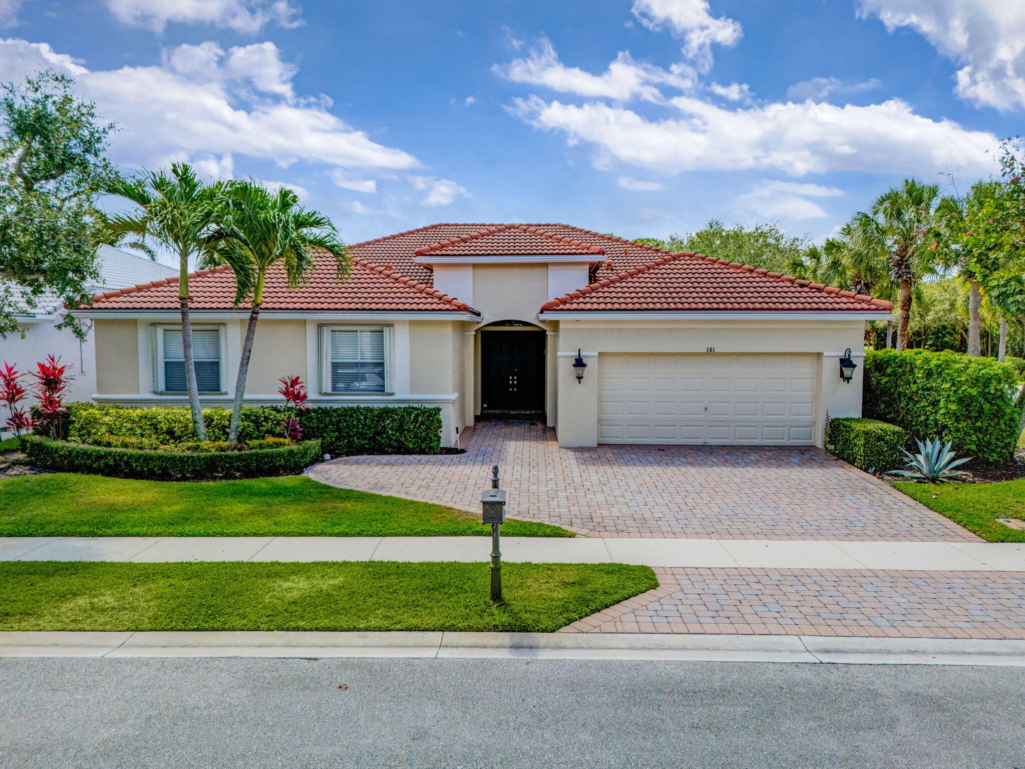 Property for Sale at 101 Sedona Way, Palm Beach Gardens, Palm Beach County, Florida - Bedrooms: 4 
Bathrooms: 2.5  - $1,399,900