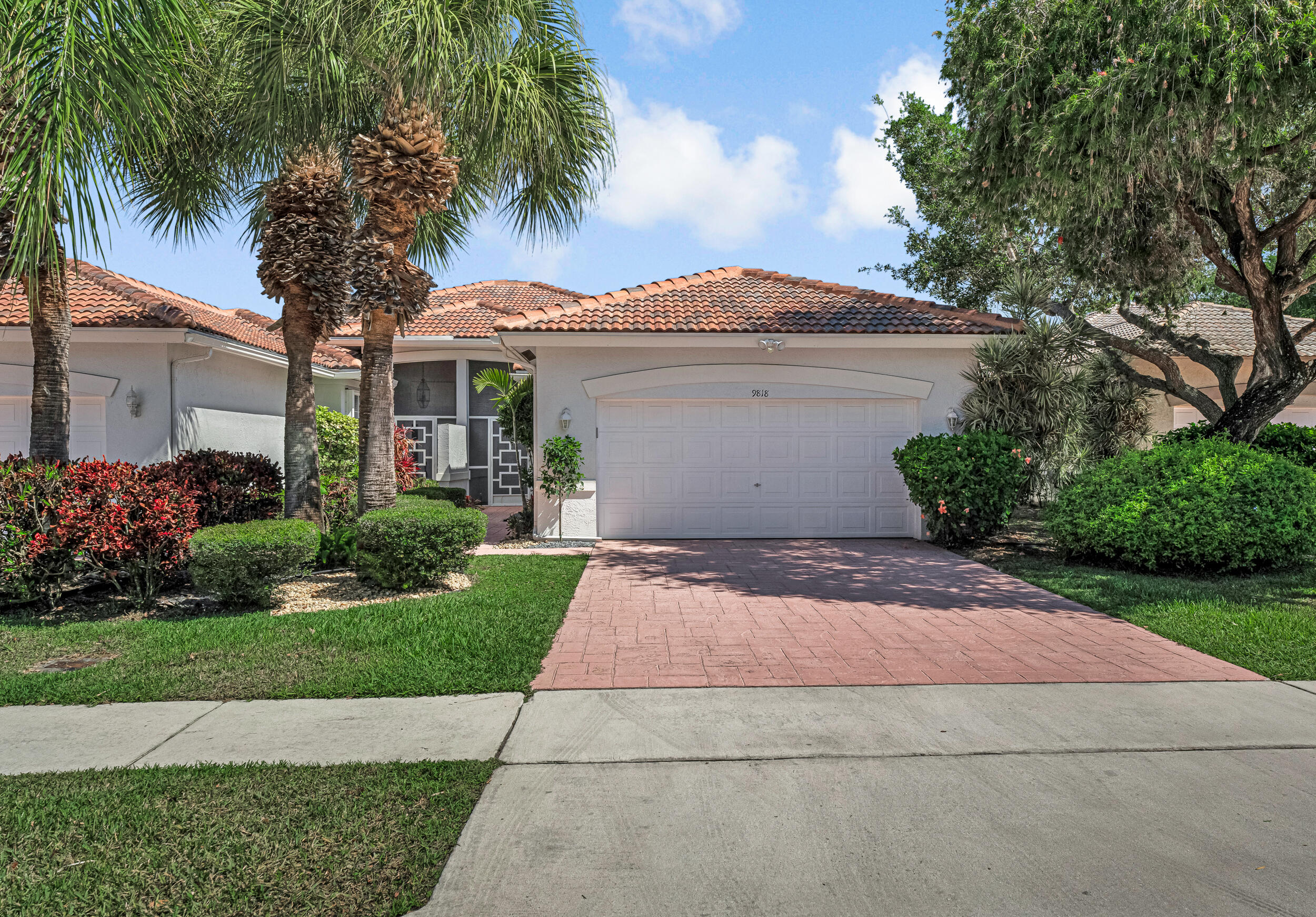 Property for Sale at 9818 Crescent View Drive, Boynton Beach, Palm Beach County, Florida - Bedrooms: 3 
Bathrooms: 2  - $439,900