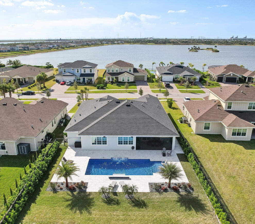 822 Hookline Circle, Loxahatchee, Palm Beach County, Florida - 5 Bedrooms  
3.5 Bathrooms - 