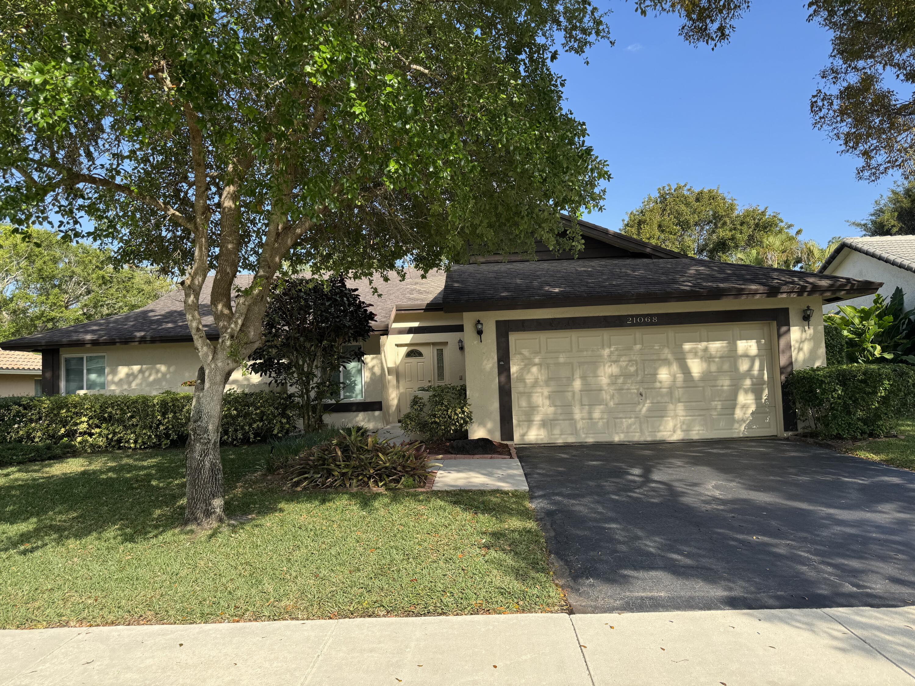 21068 Shady Vista Lane, Boca Raton, Palm Beach County, Florida - 3 Bedrooms  
2 Bathrooms - 