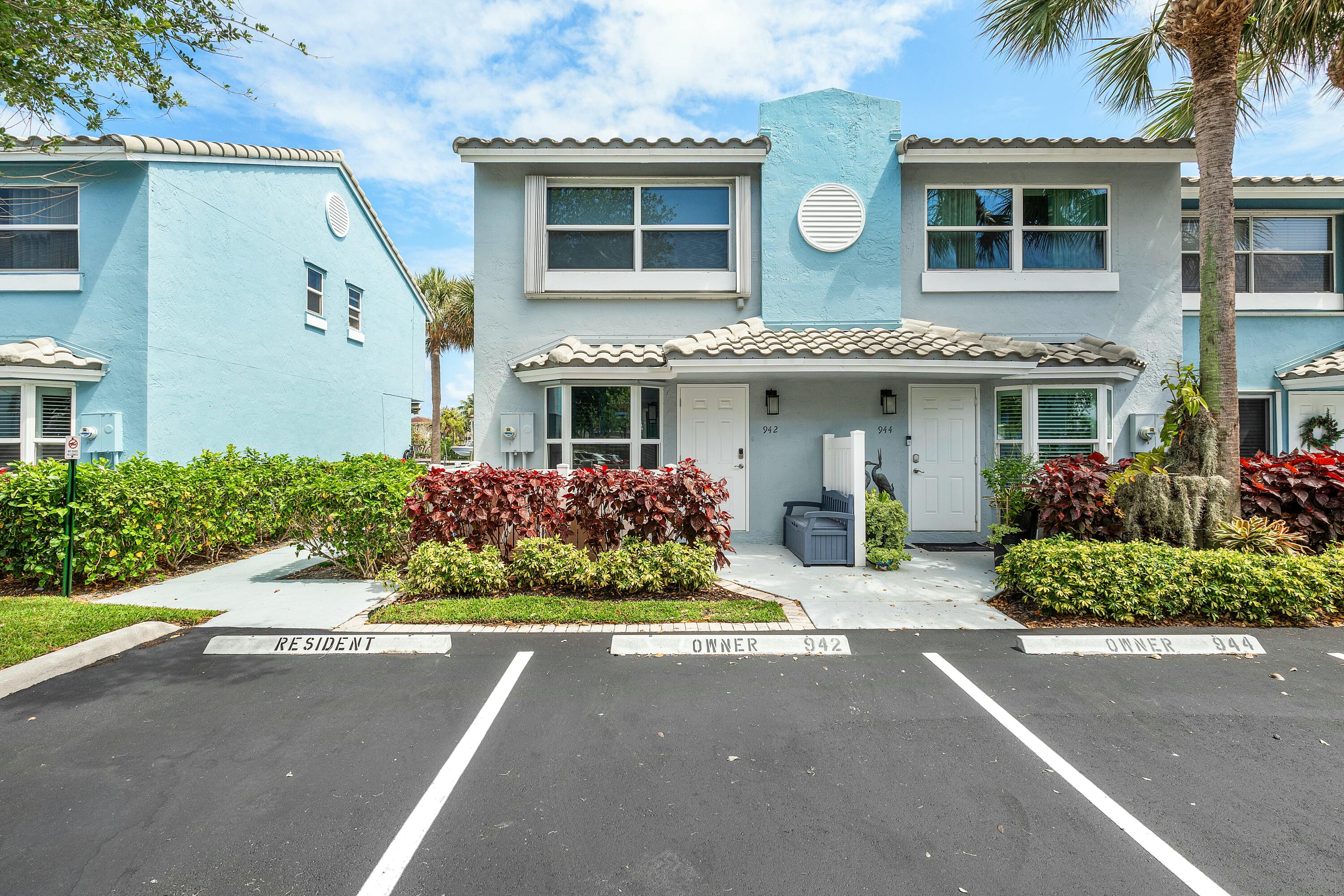942 E Jeffery Street, Boca Raton, Palm Beach County, Florida - 2 Bedrooms  
2.5 Bathrooms - 