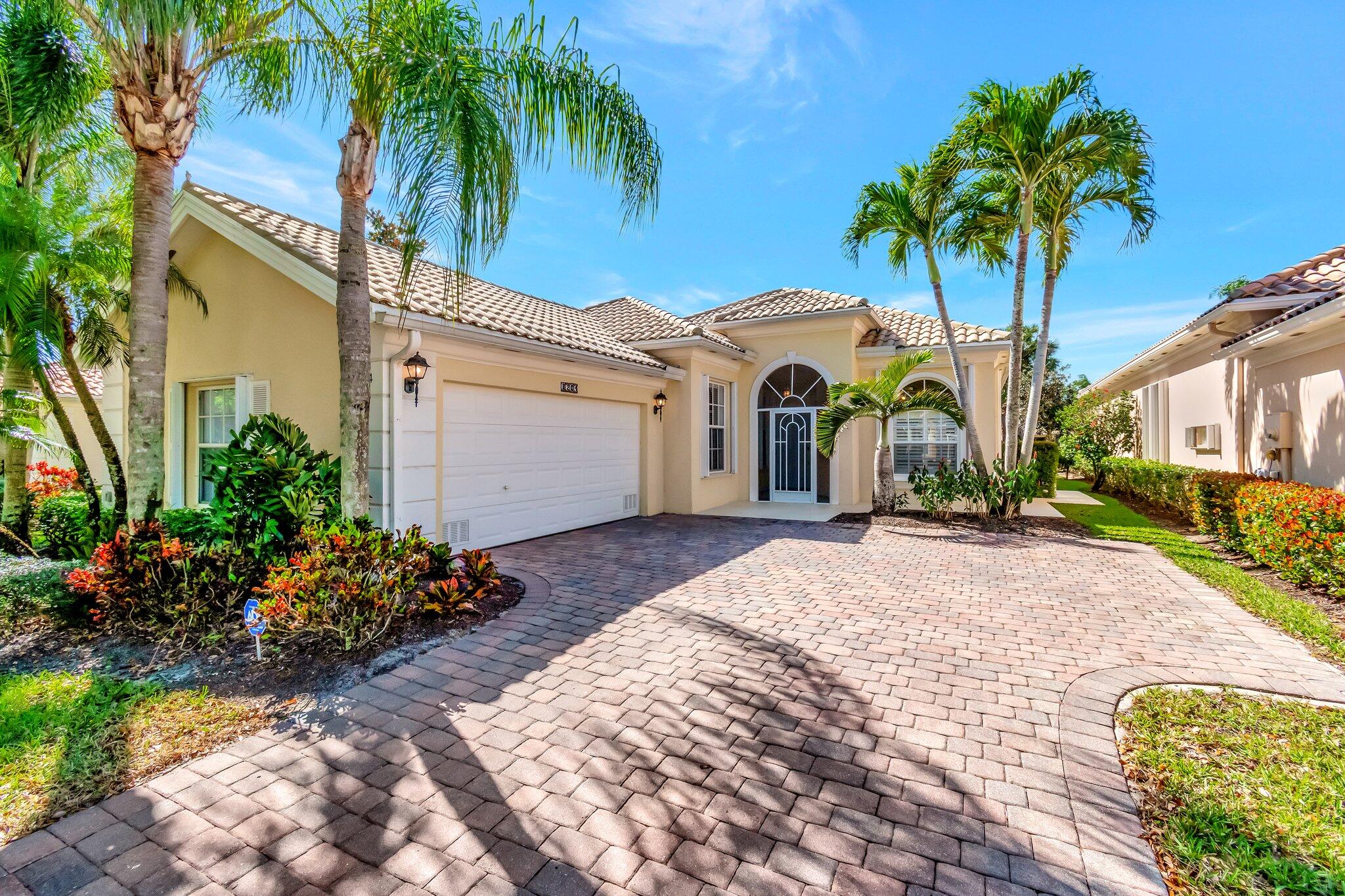 8204 Pine Cay Road, Wellington, Palm Beach County, Florida - 3 Bedrooms  
2.5 Bathrooms - 