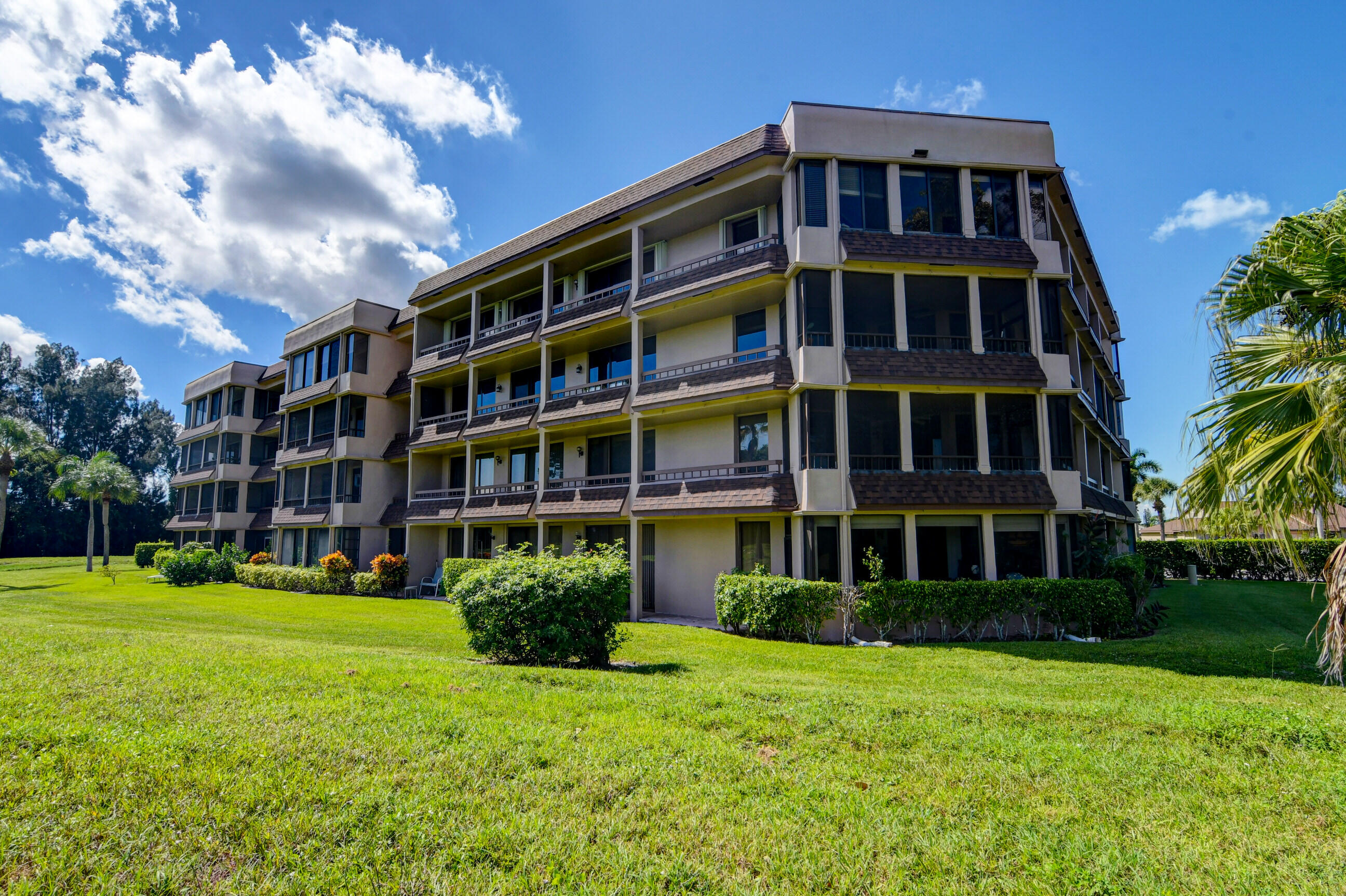 4770 Fountains Drive 407, Lake Worth, Palm Beach County, Florida - 3 Bedrooms  
2.5 Bathrooms - 