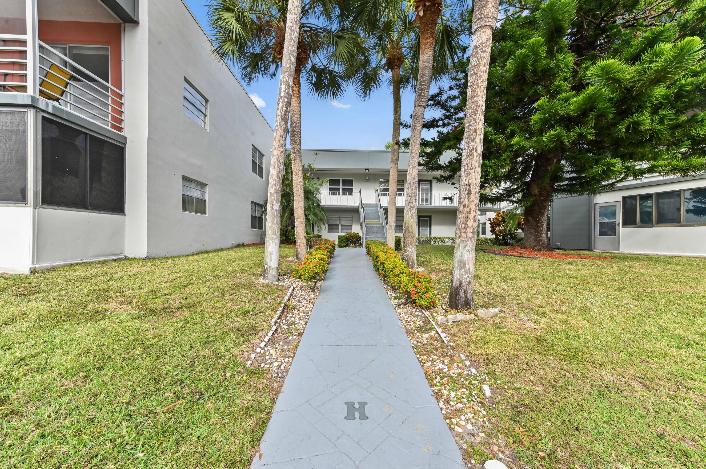 343 Normandy H Street, Delray Beach, Palm Beach County, Florida - 1 Bedrooms  
1.5 Bathrooms - 