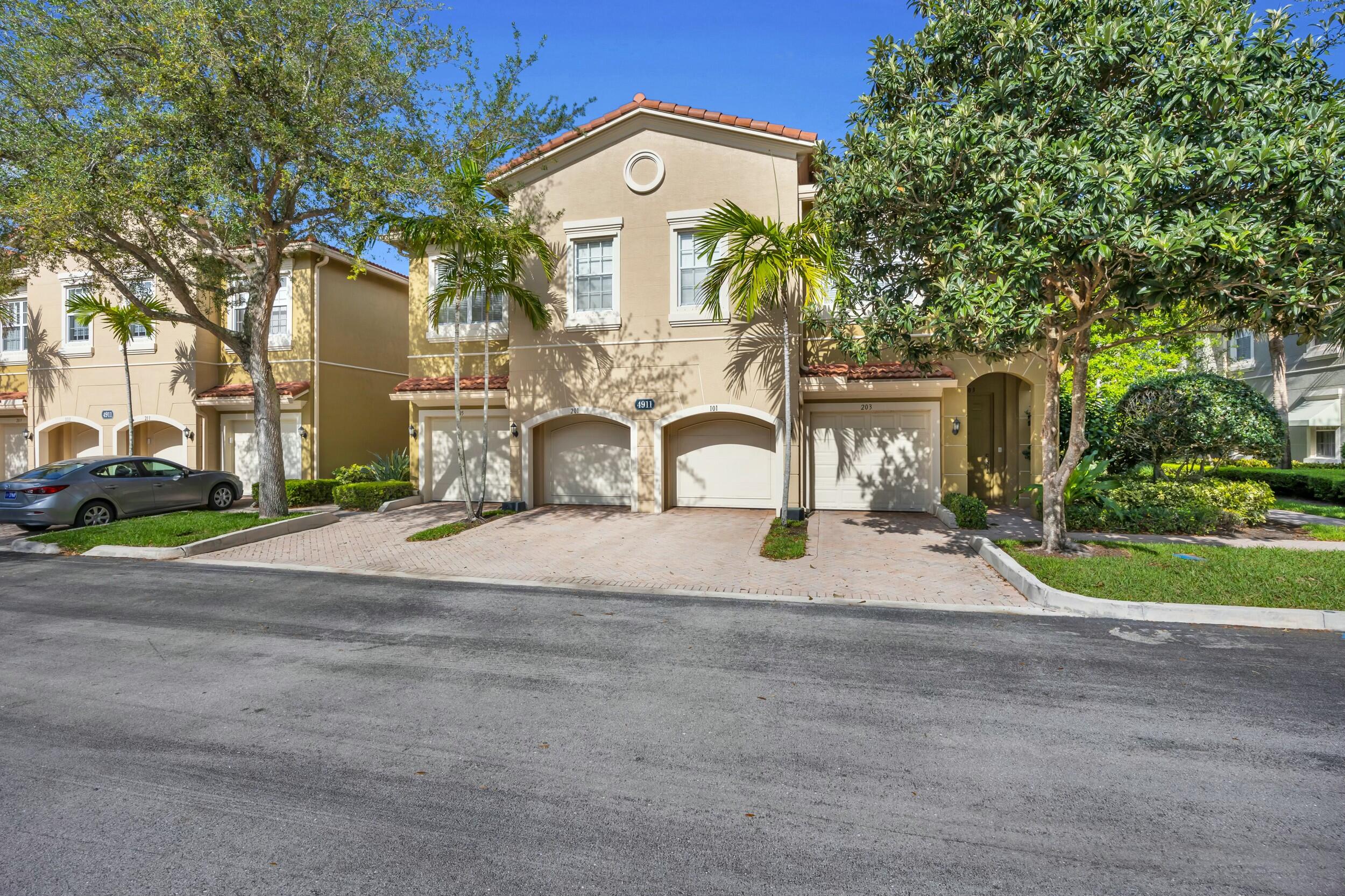 4911 Bonsai Circle 203, Palm Beach Gardens, Palm Beach County, Florida - 2 Bedrooms  
2 Bathrooms - 