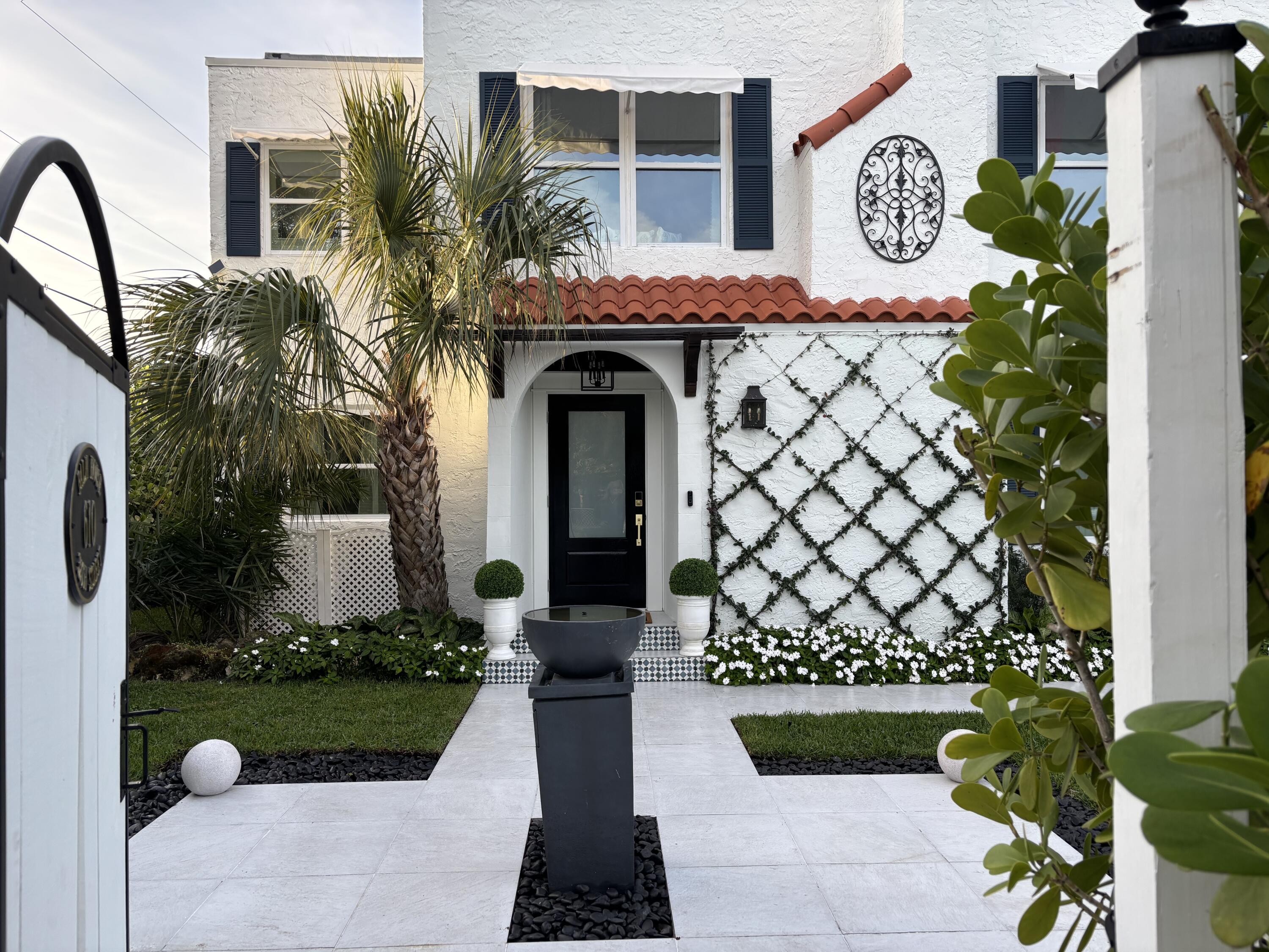 610 38th Street, West Palm Beach, Palm Beach County, Florida - 6 Bedrooms  
3.5 Bathrooms - 