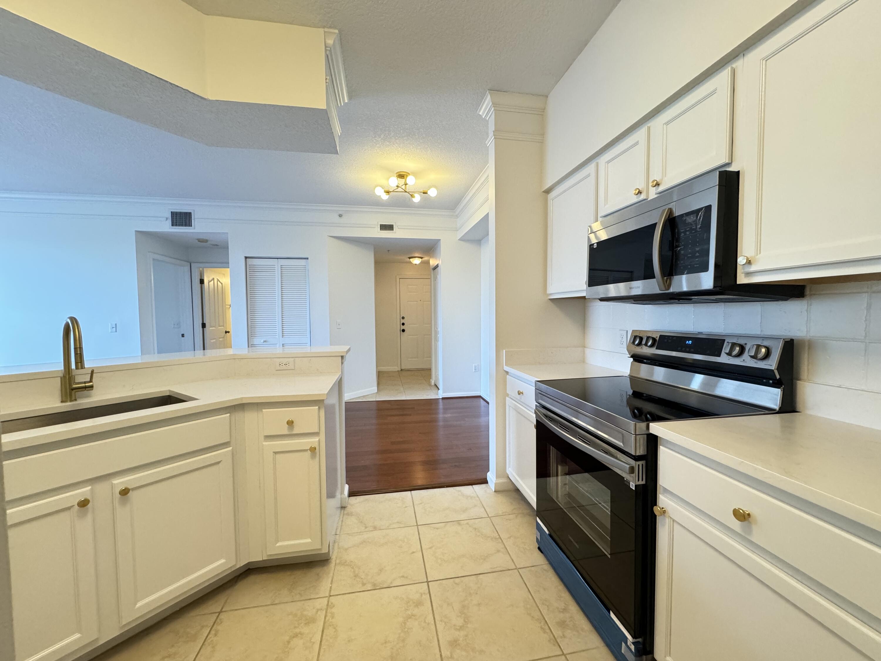 5306 E Myrtlewood Circle, Palm Beach Gardens, Palm Beach County, Florida - 2 Bedrooms  
2 Bathrooms - 