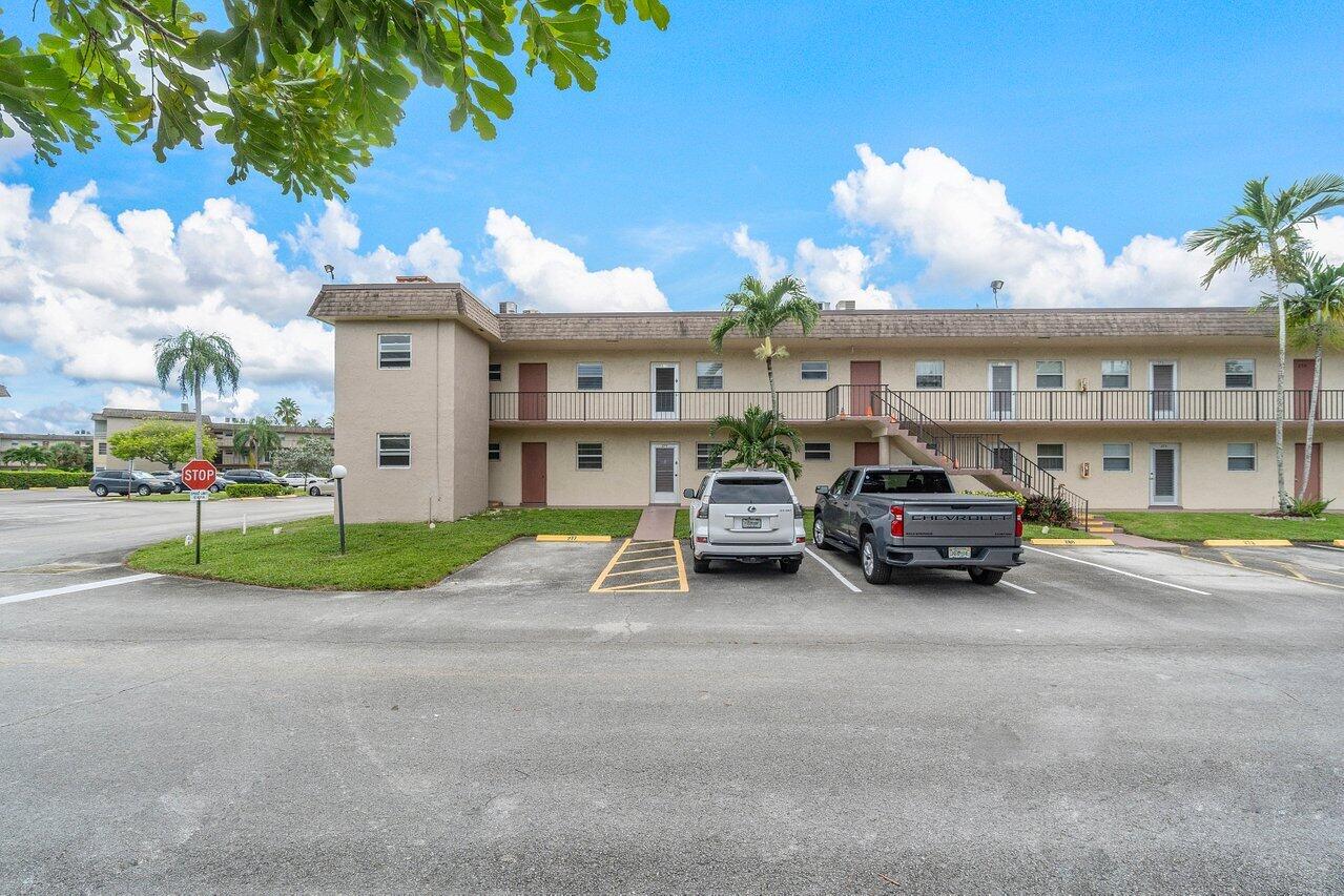 790 Lori Drive 276, Palm Springs, Miami-Dade County, Florida - 1 Bedrooms  
1.5 Bathrooms - 