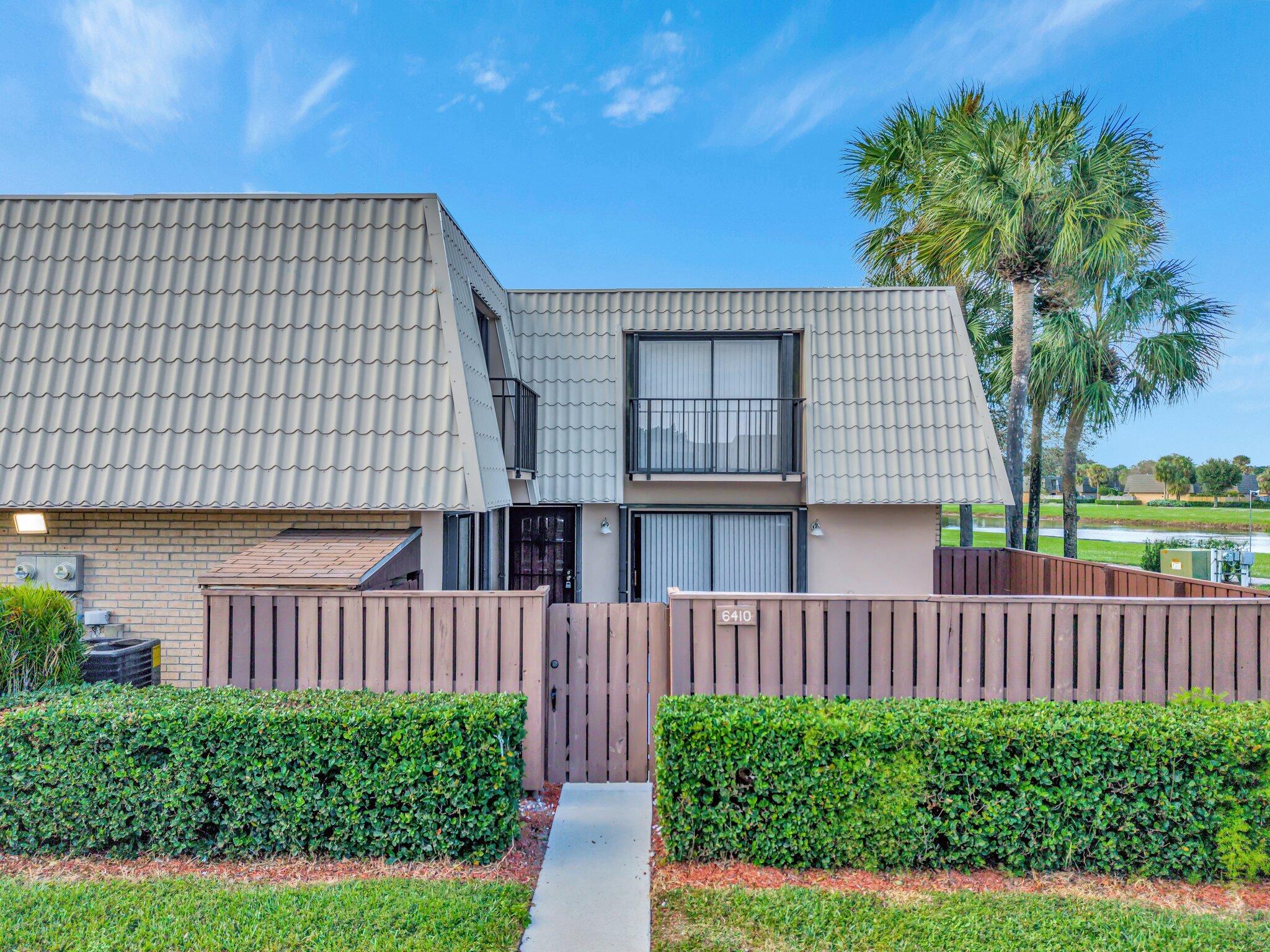 6410 64th Way, West Palm Beach, Palm Beach County, Florida - 2 Bedrooms  
2.5 Bathrooms - 