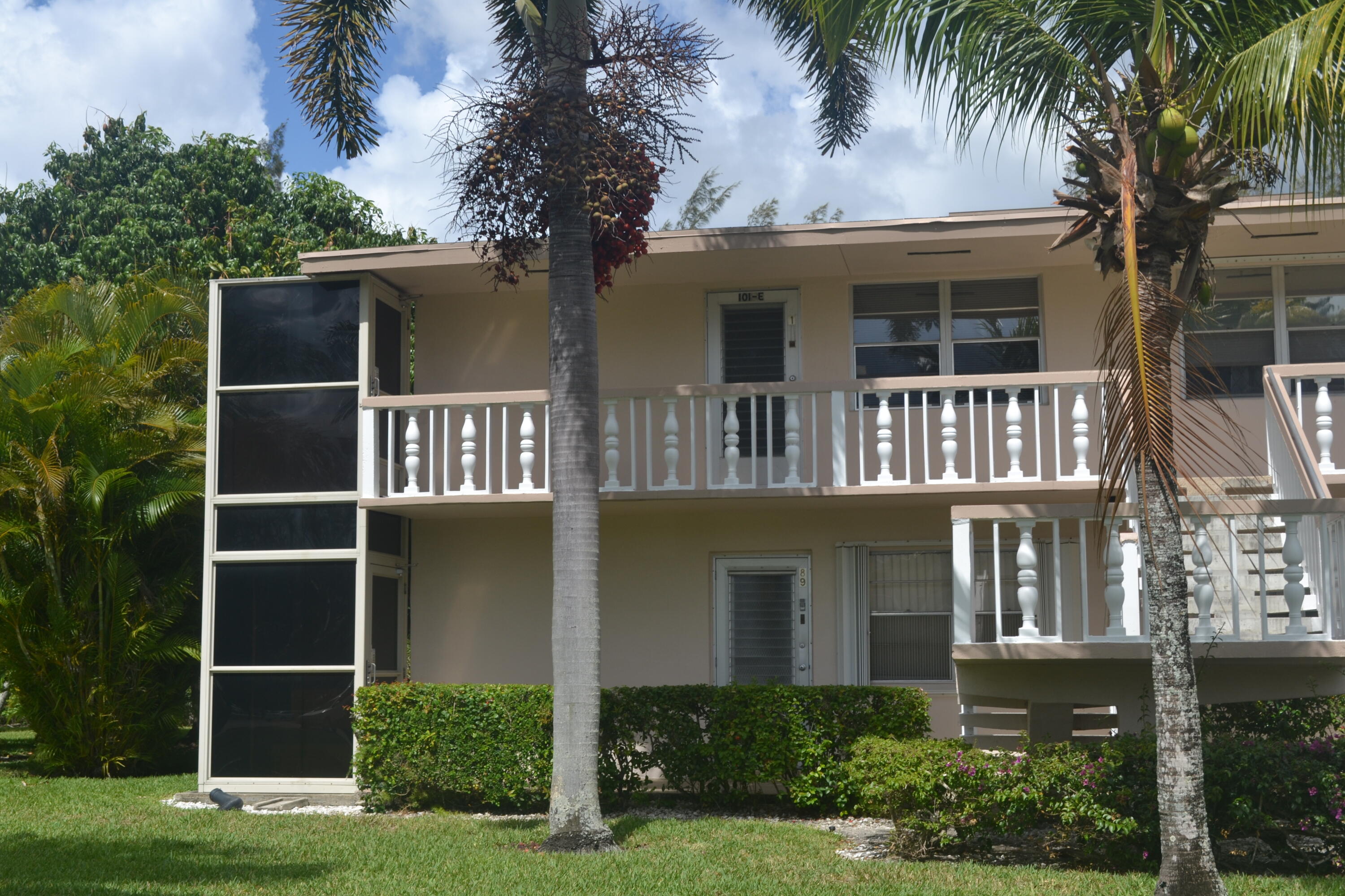 Property for Sale at 101 Windsor 101, West Palm Beach, Palm Beach County, Florida - Bedrooms: 2 
Bathrooms: 1.5  - $209,900