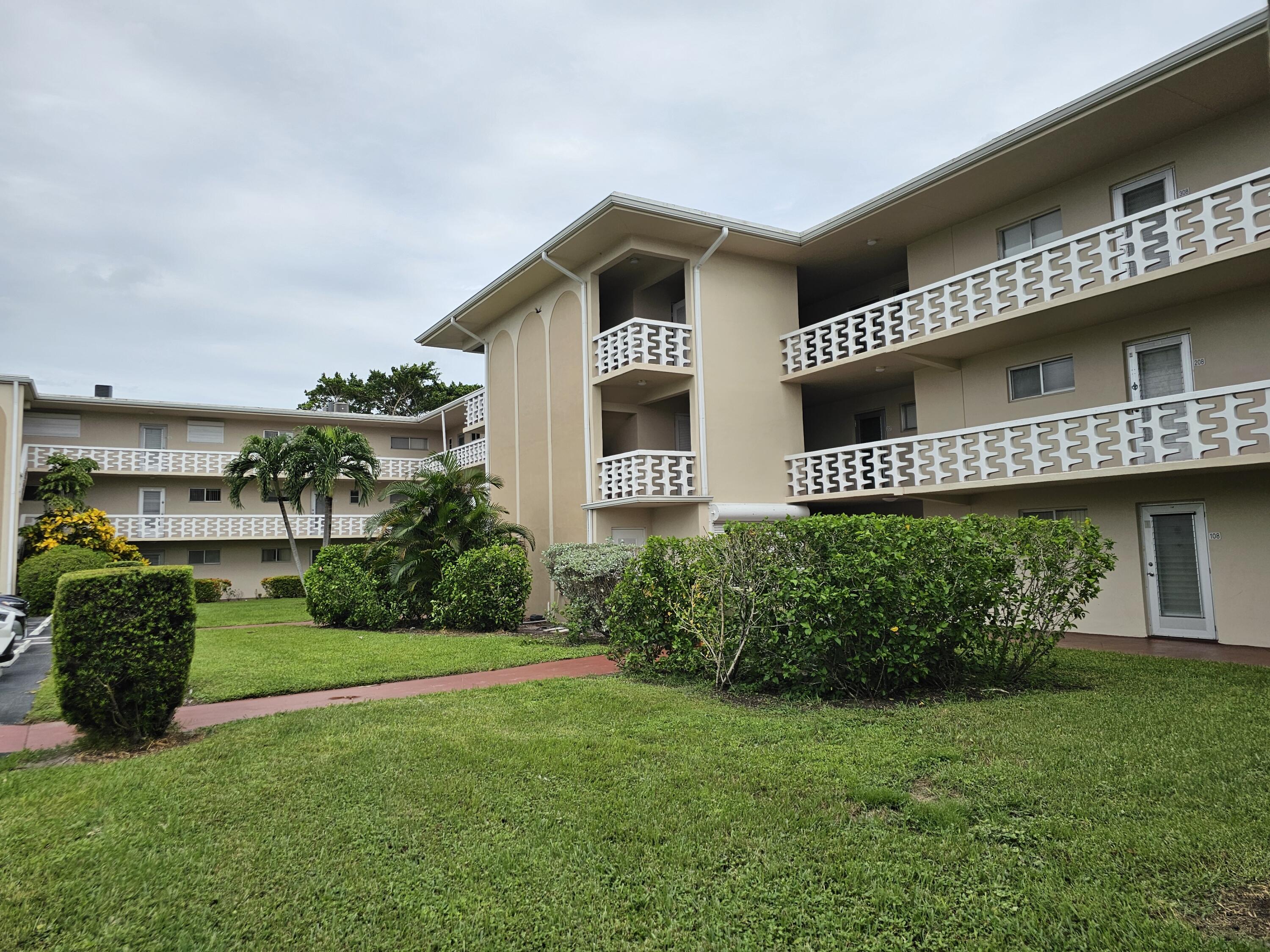 Property for Sale at 2721 N Garden 307 Drive 307, Lake Worth, Palm Beach County, Florida - Bedrooms: 1 
Bathrooms: 1  - $89,900