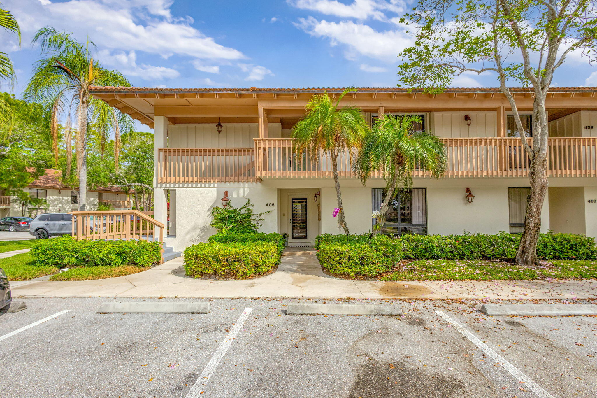 Property for Sale at 405 Brackenwood Lane, Palm Beach Gardens, Palm Beach County, Florida - Bedrooms: 2 
Bathrooms: 2  - $500,000