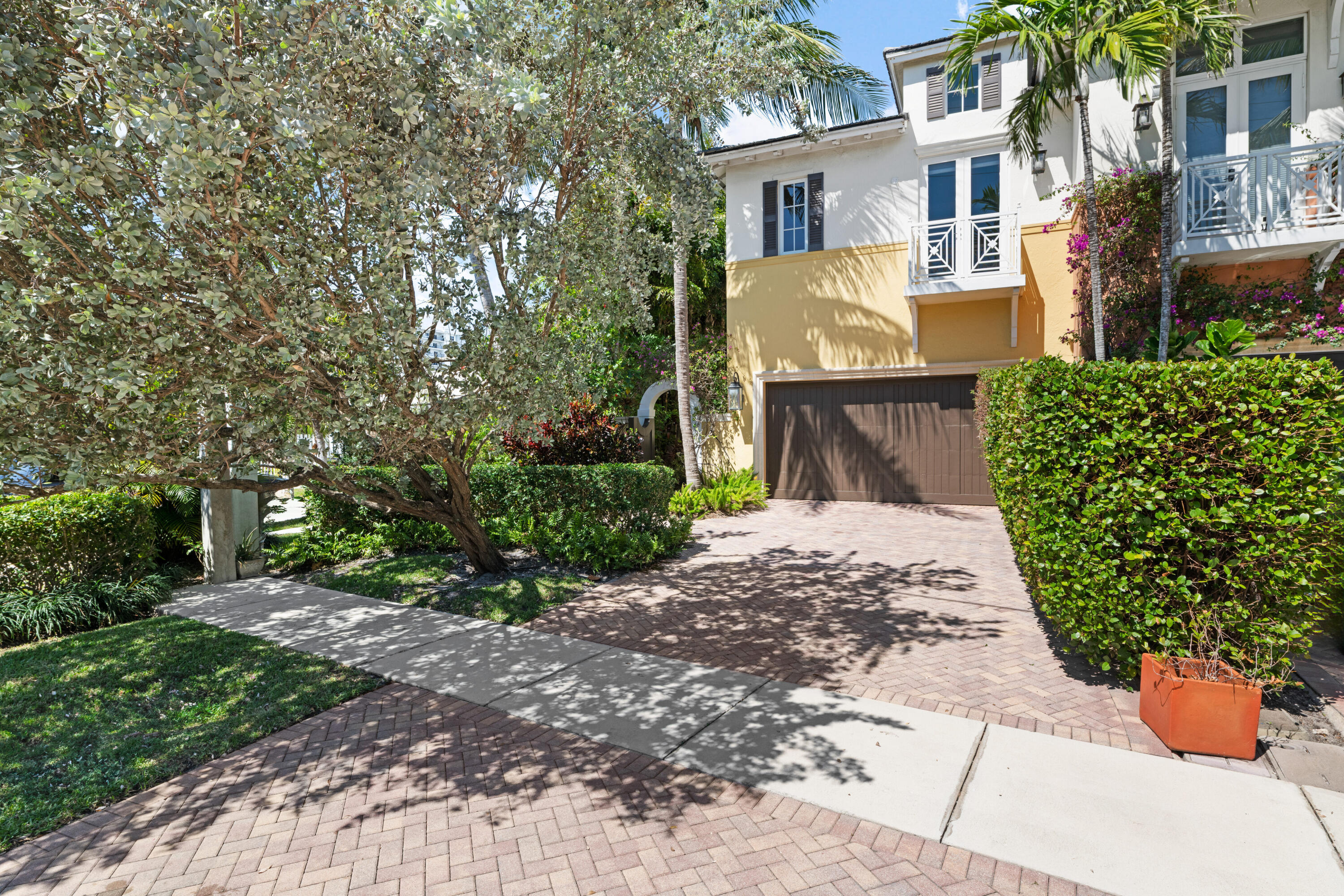 116 Venetian Drive, Delray Beach, Palm Beach County, Florida - 3 Bedrooms  
3.5 Bathrooms - 