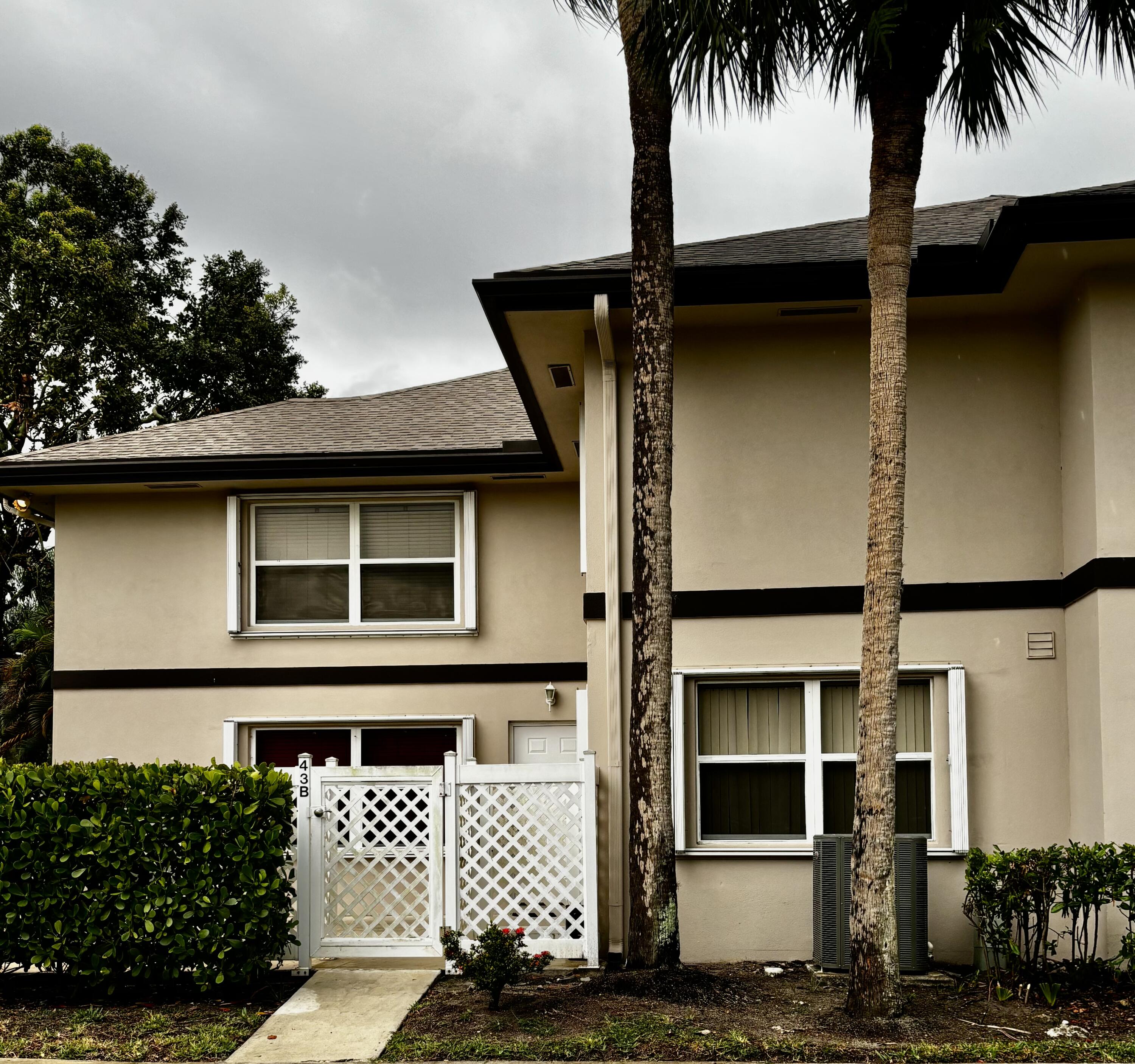 Property for Sale at 43 Essex Court B, Royal Palm Beach, Palm Beach County, Florida - Bedrooms: 2 
Bathrooms: 2.5  - $310,000
